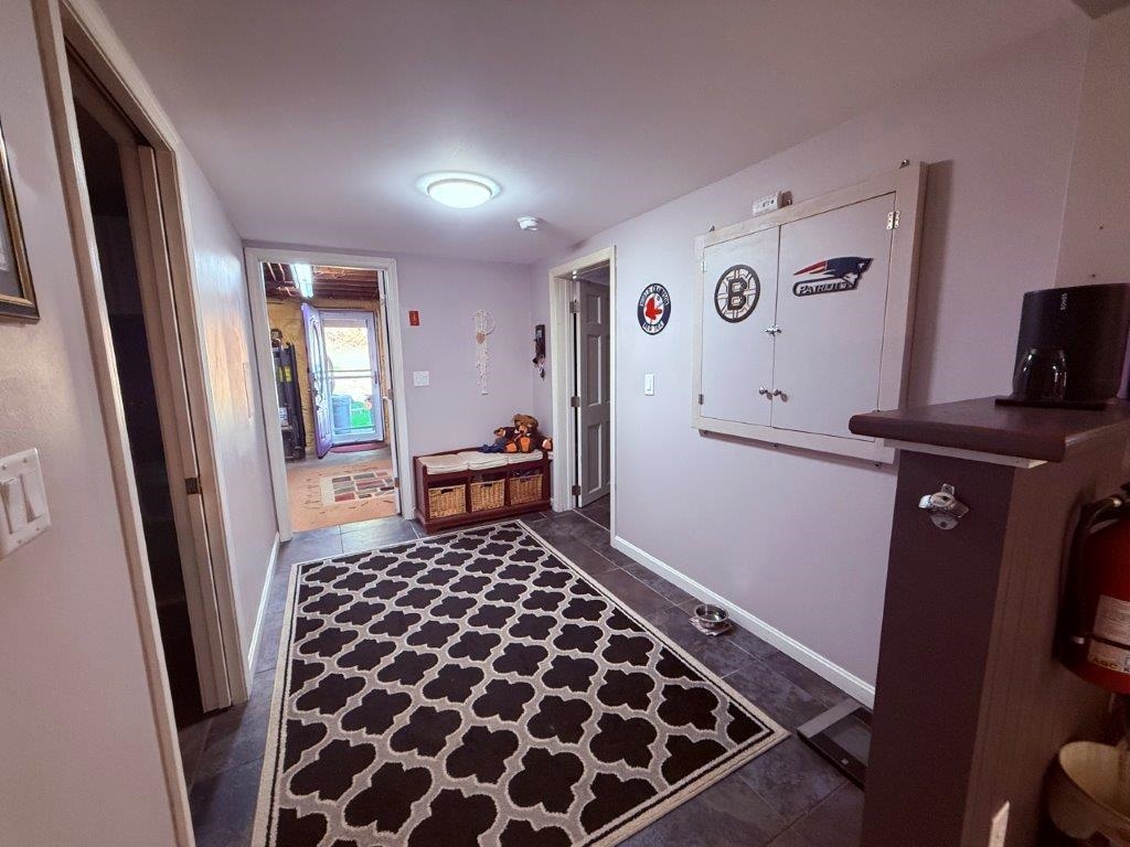 Entry Foyer 24044008