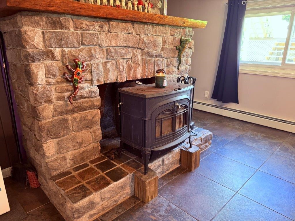 Fieldstone Fireplace & Woodstove 24044011