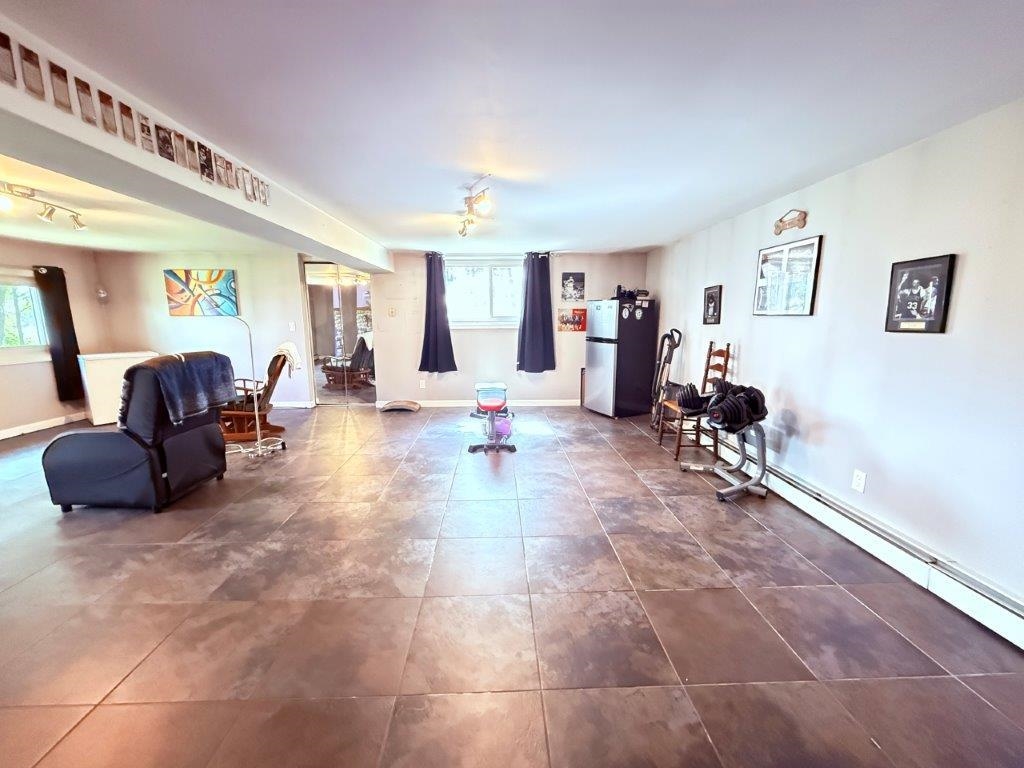 Lower Level Room 24044029