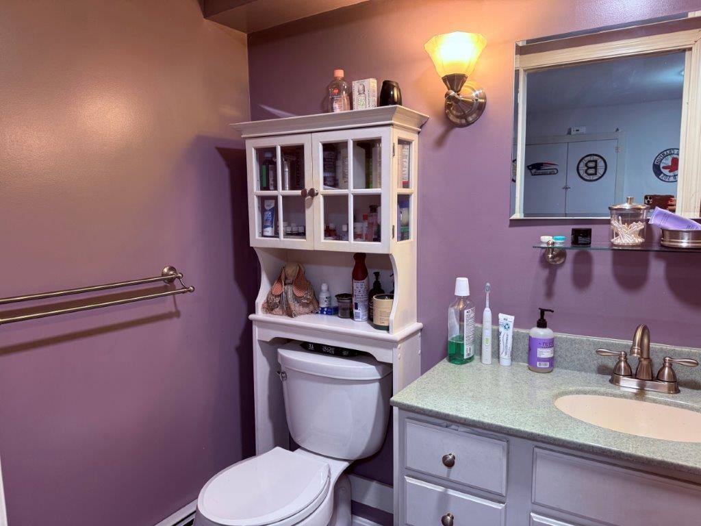 Lower Level Bath 24044017