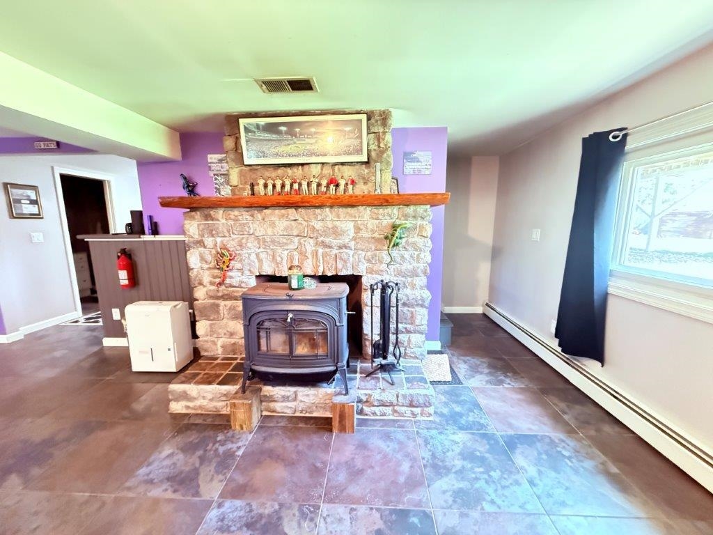 Recreation Room 24044031