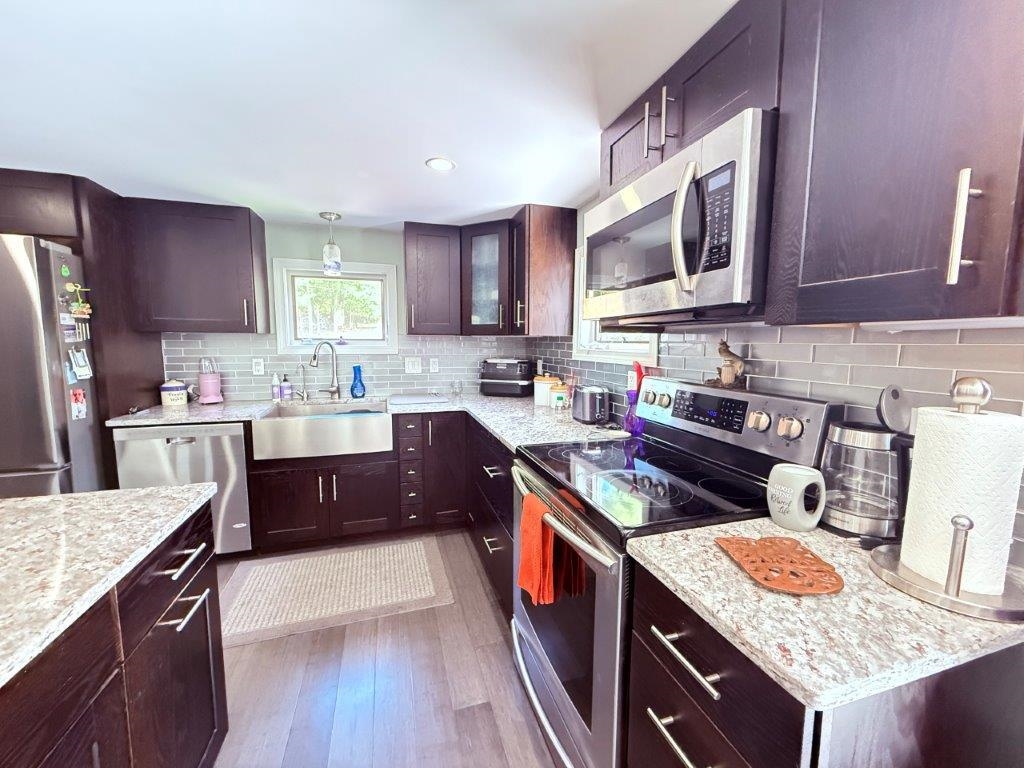 Stainless Steel Appliances 24044036