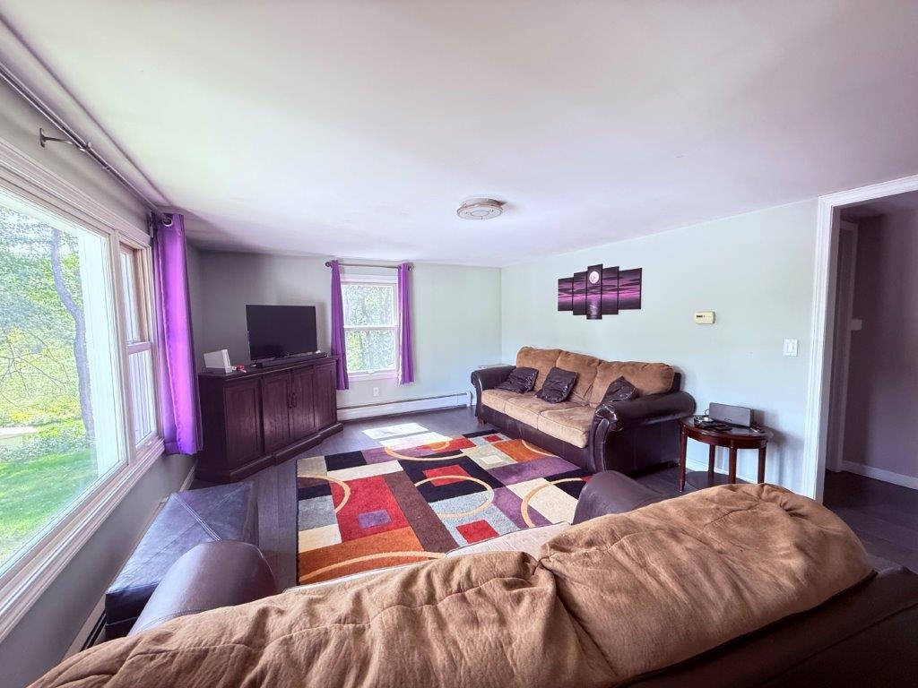 Living Room 24044043