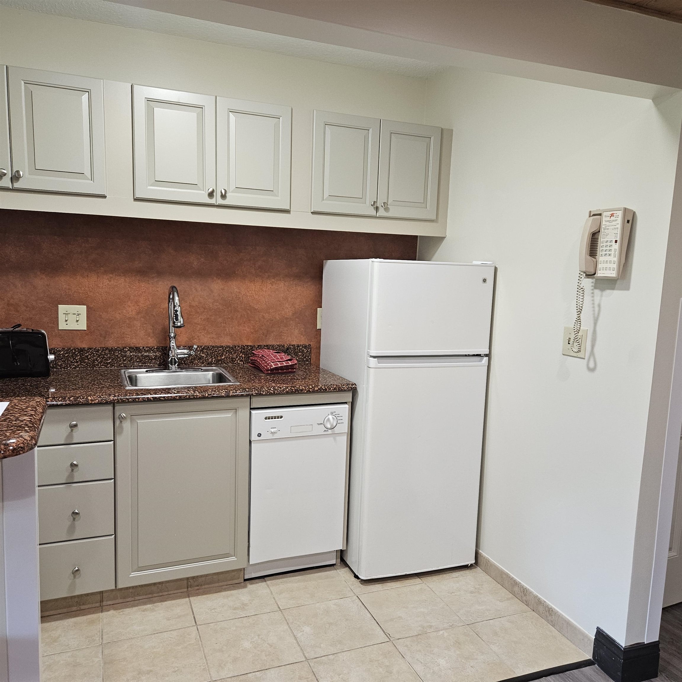 90 Loon Mountain Rd, Lincoln, NH 03251