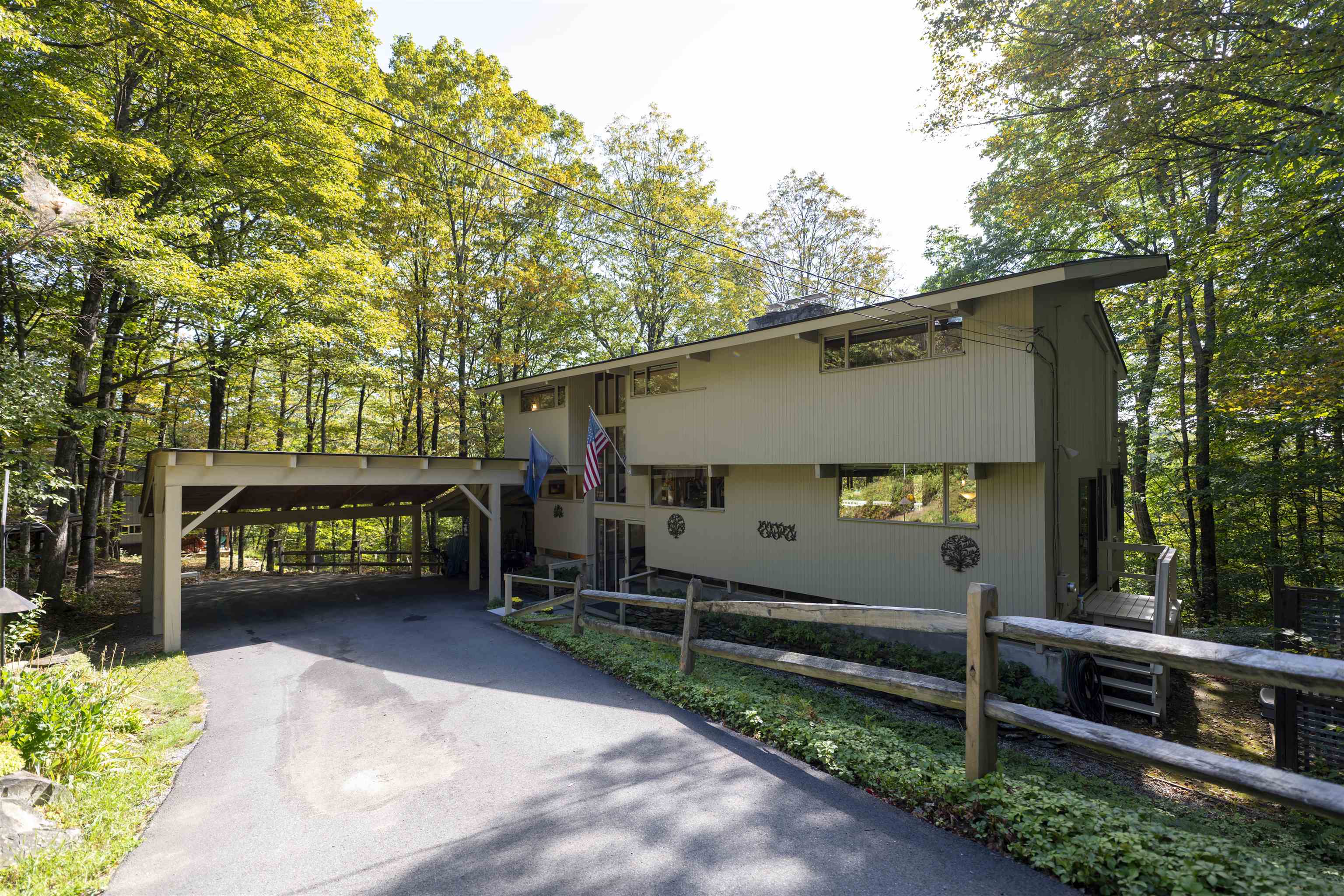 VILLAGE OF QUECHEE IN TOWN OF HARTFORD VT Homes for sale