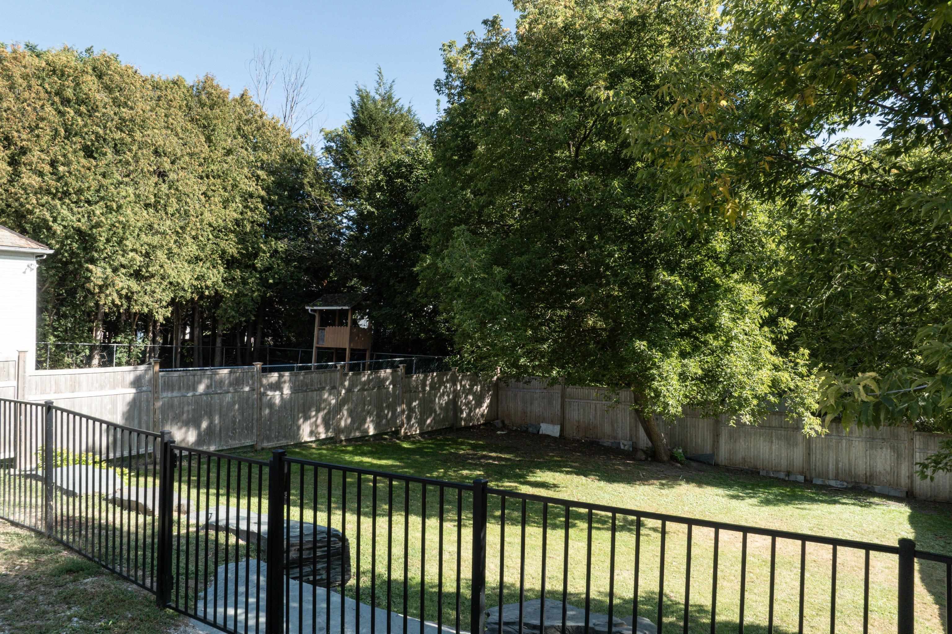 WOOD AND METAL RAIL YARD CONTAINMENT