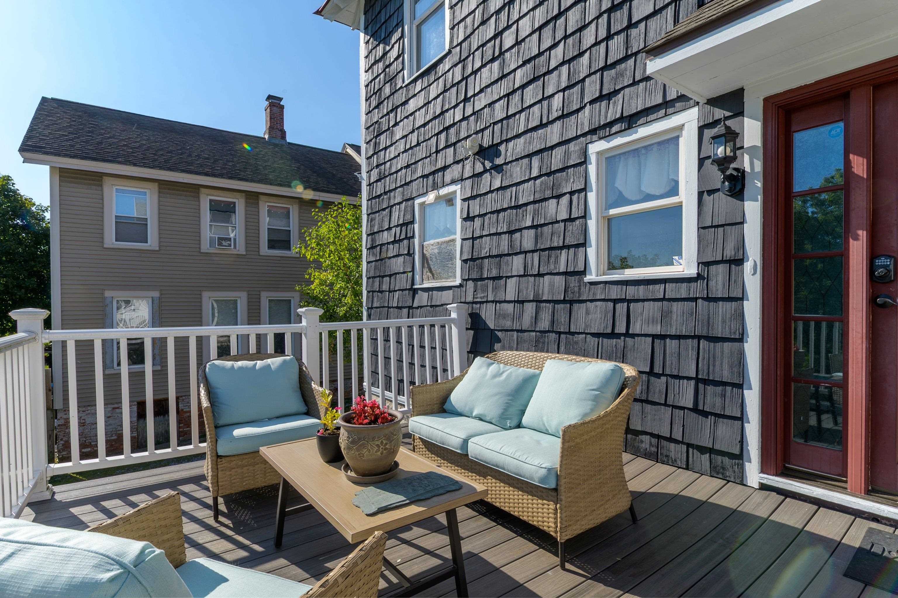 WELL APPOINTED PORCH SITTING AREA