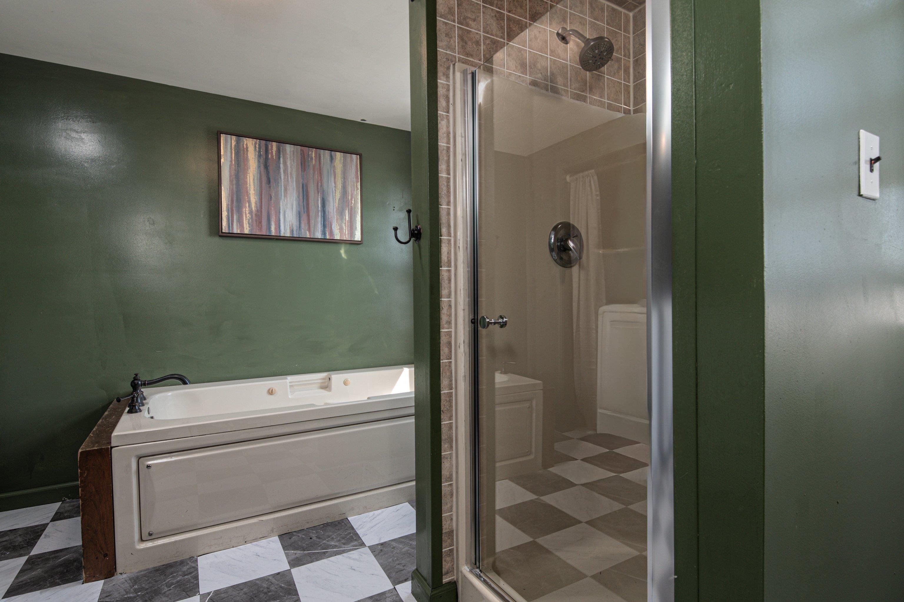 OVERSIZE TUB AND SEPARATE SHOWER 2ND FLOOR BATH