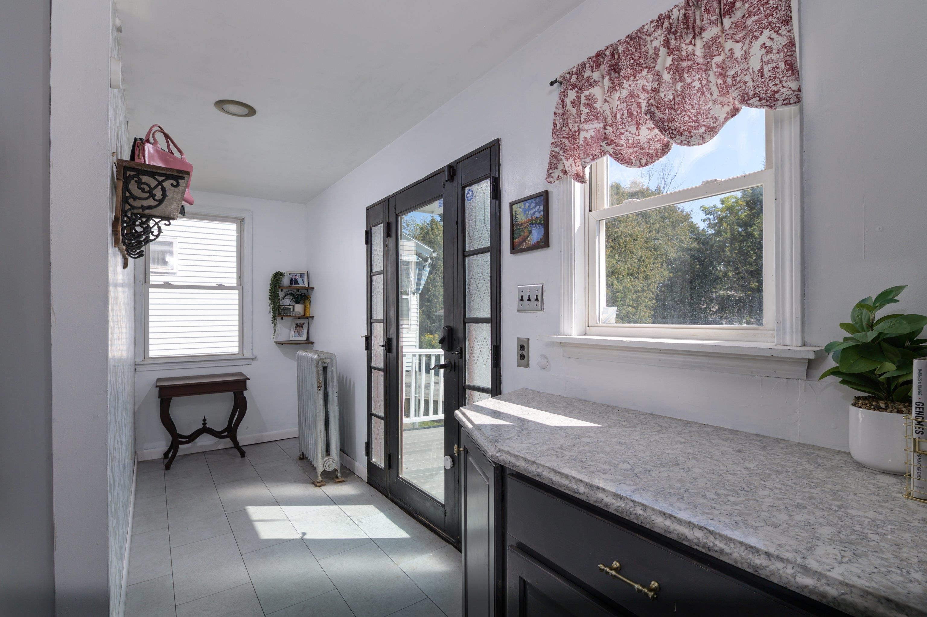 REAR ENTRYWAY CONVENIENT TO KITCHEN UNLOADING