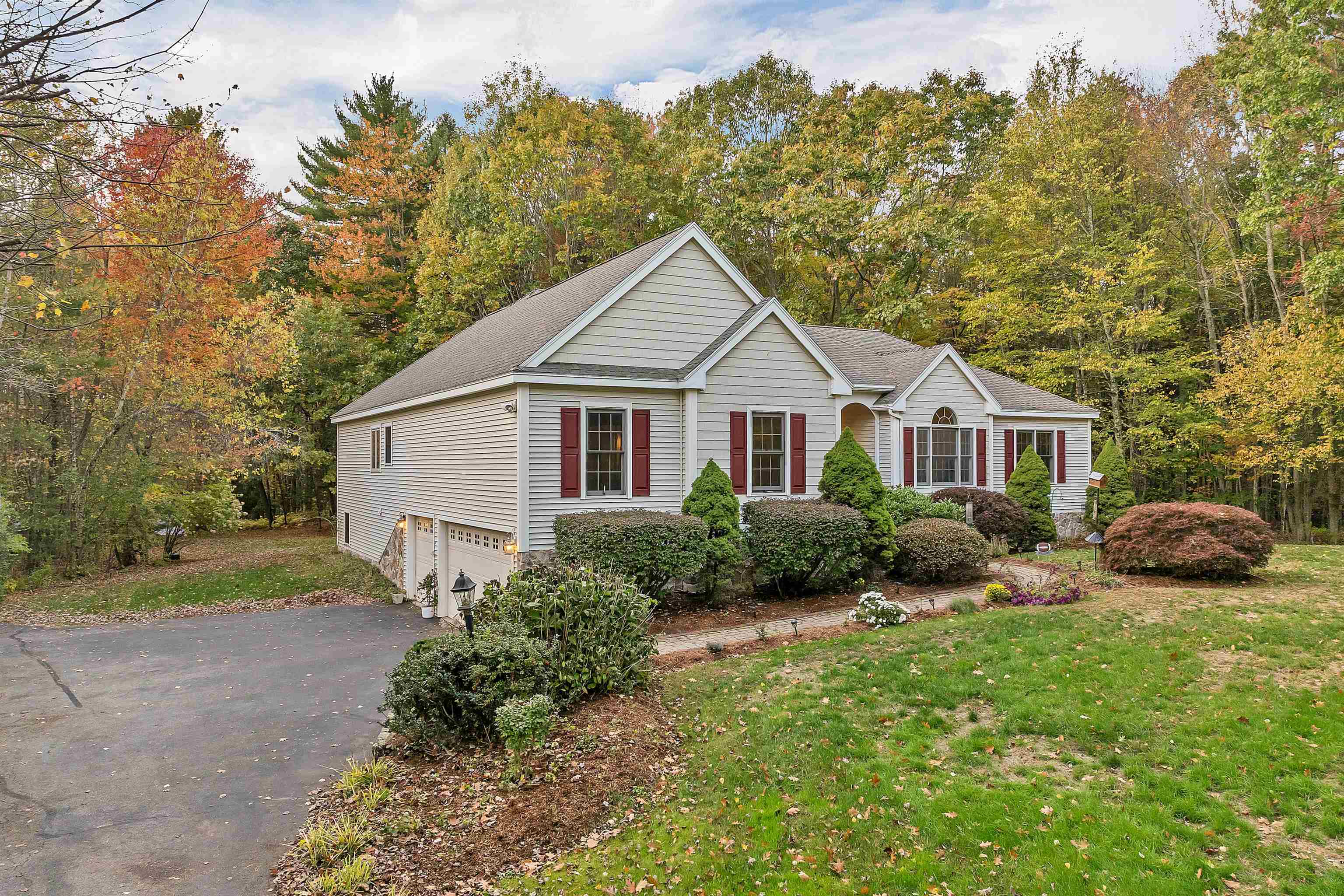 Homes for sale in Brentwood, NH | 12 Parshley Ln, Brentwood, NH 03833 | MLS# 5060997