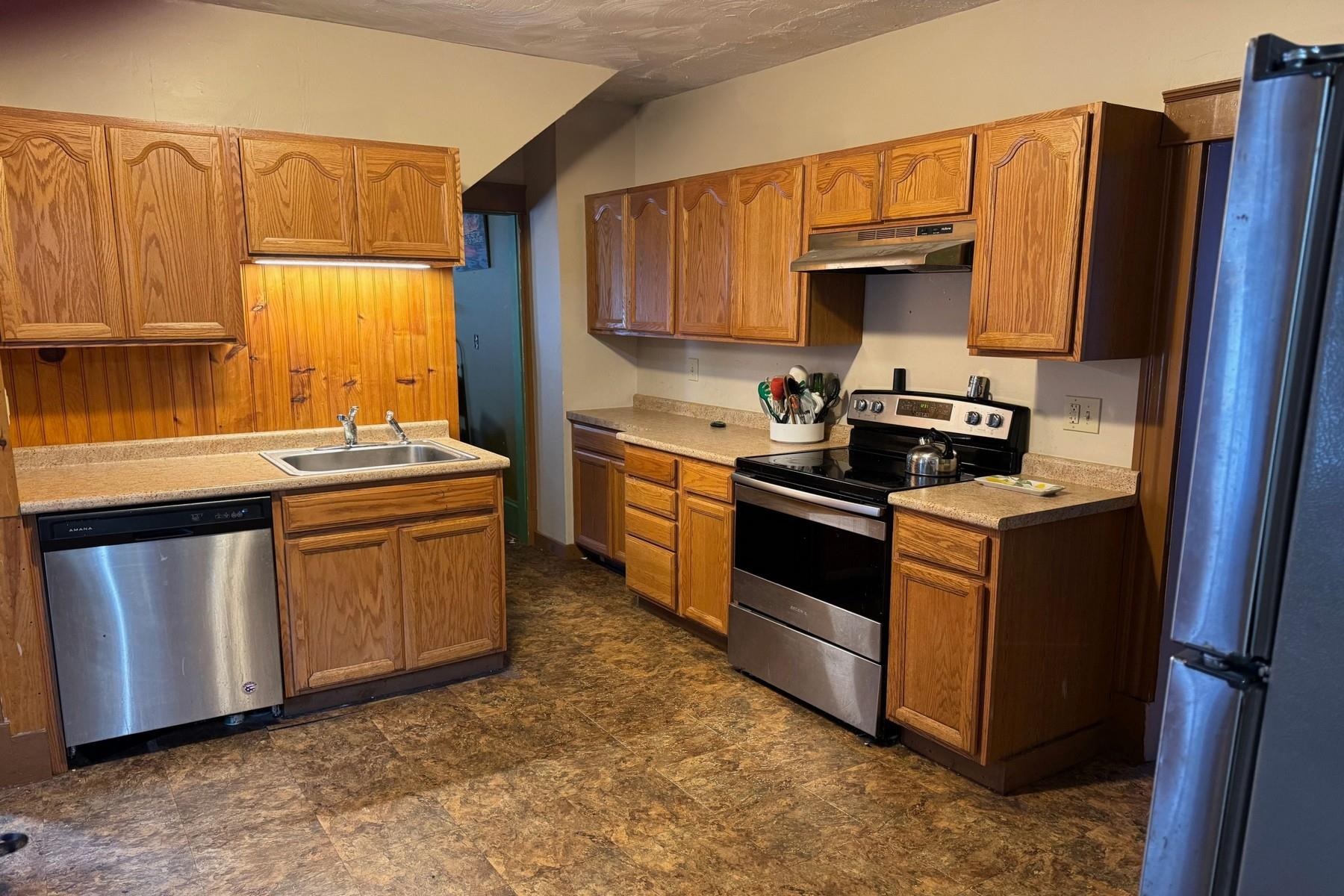 Eat-in Kitchen 24108263