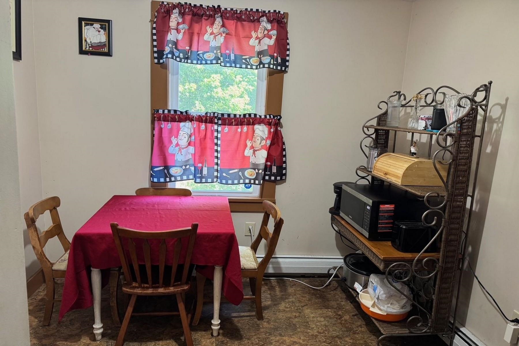 Breakfast Nook 24108266