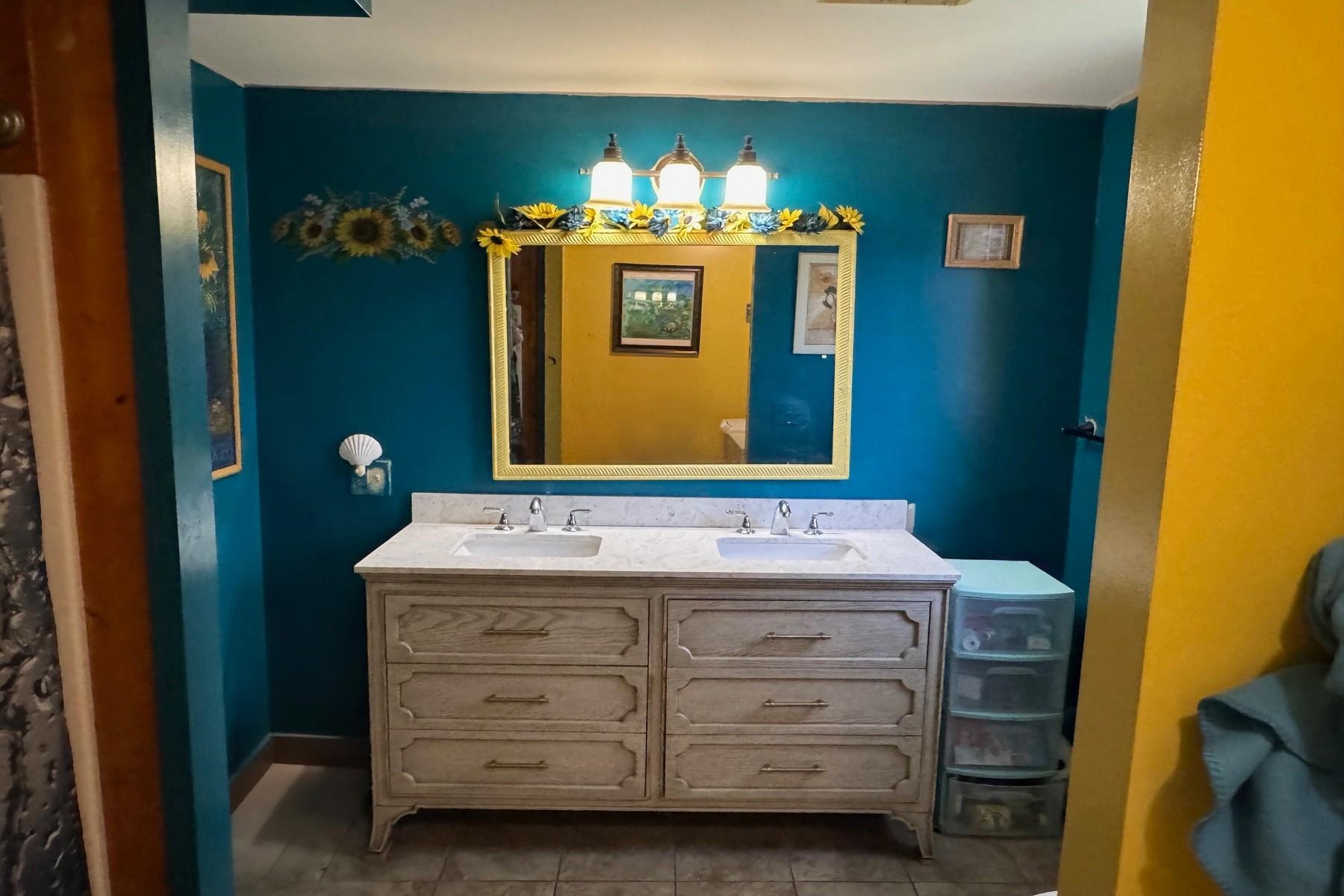 1st Floor Bath 24108270