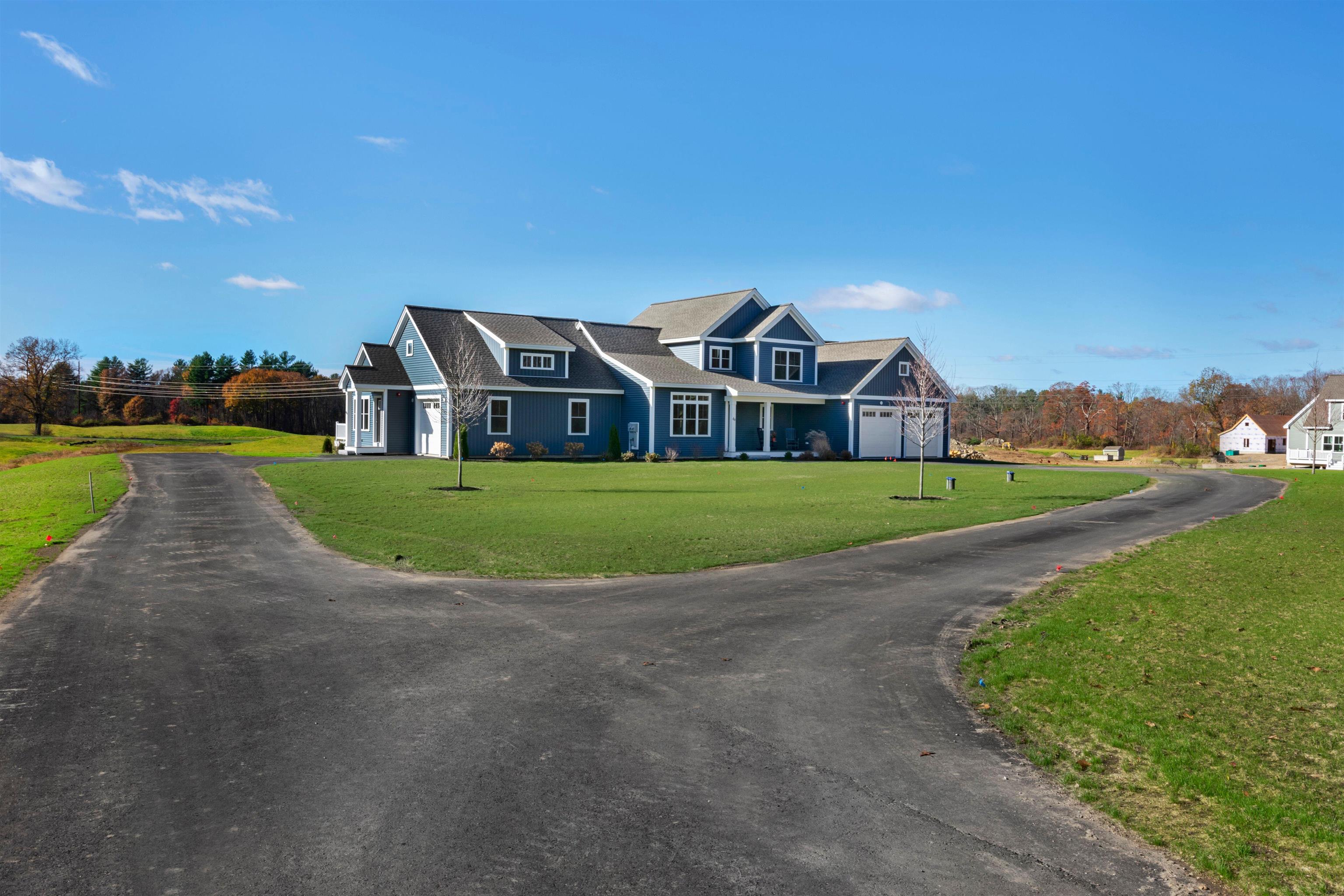 8 Acadia Dr, Hudson, NH 03051
