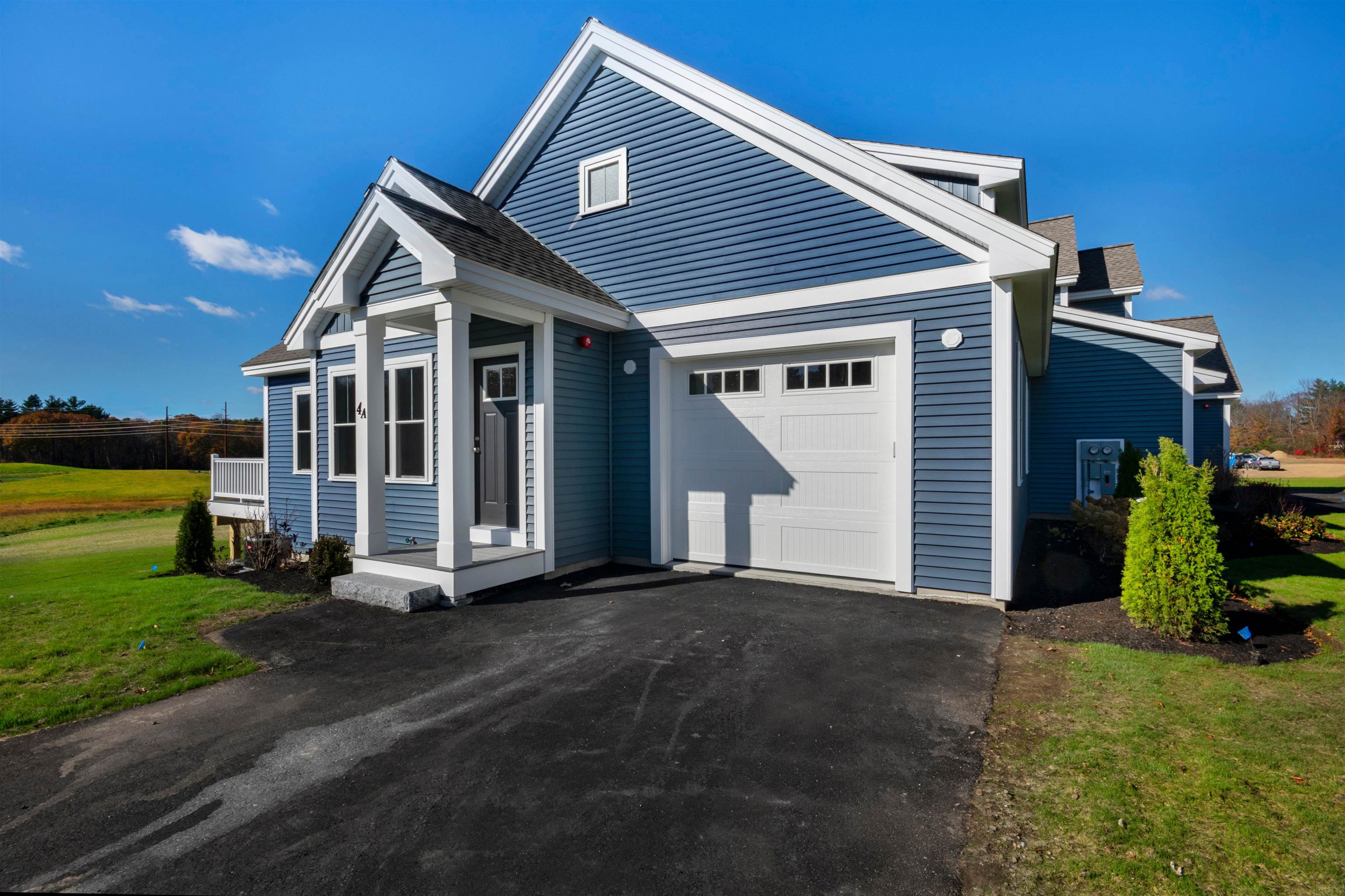 8 Acadia Dr, Hudson, NH 03051