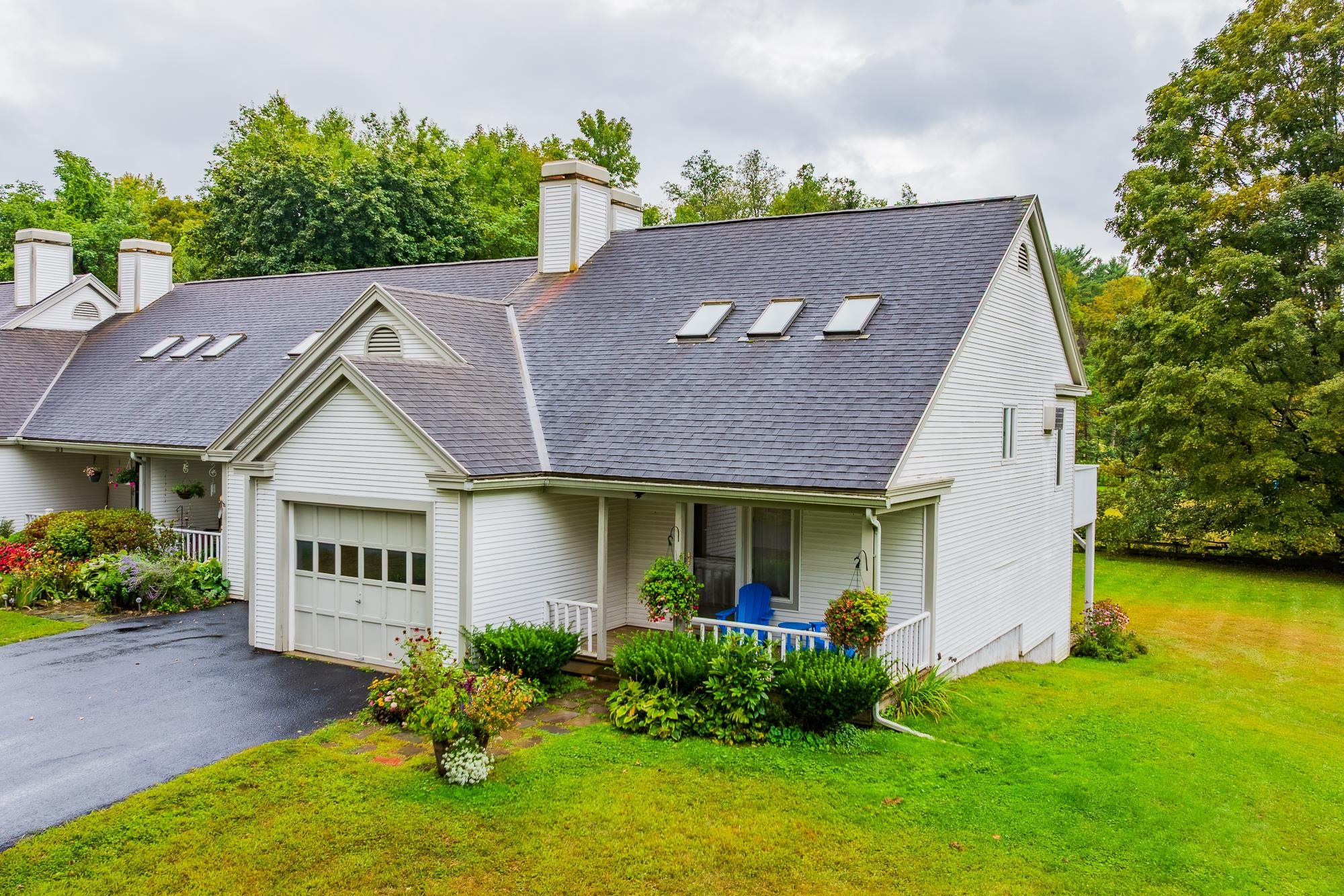 Arlington VT Condo for sale $$299,000 $211 per sq.ft.