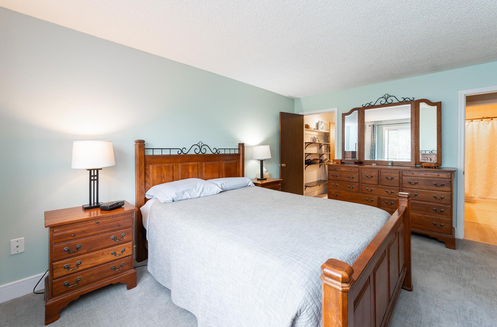 19 Country Club Dr, Manchester, NH 03102