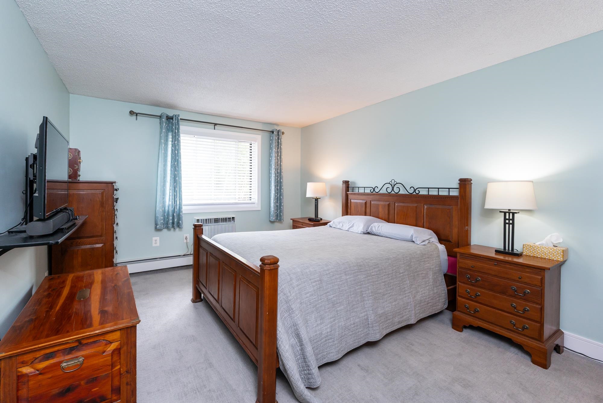 19 Country Club Dr, Manchester, NH 03102