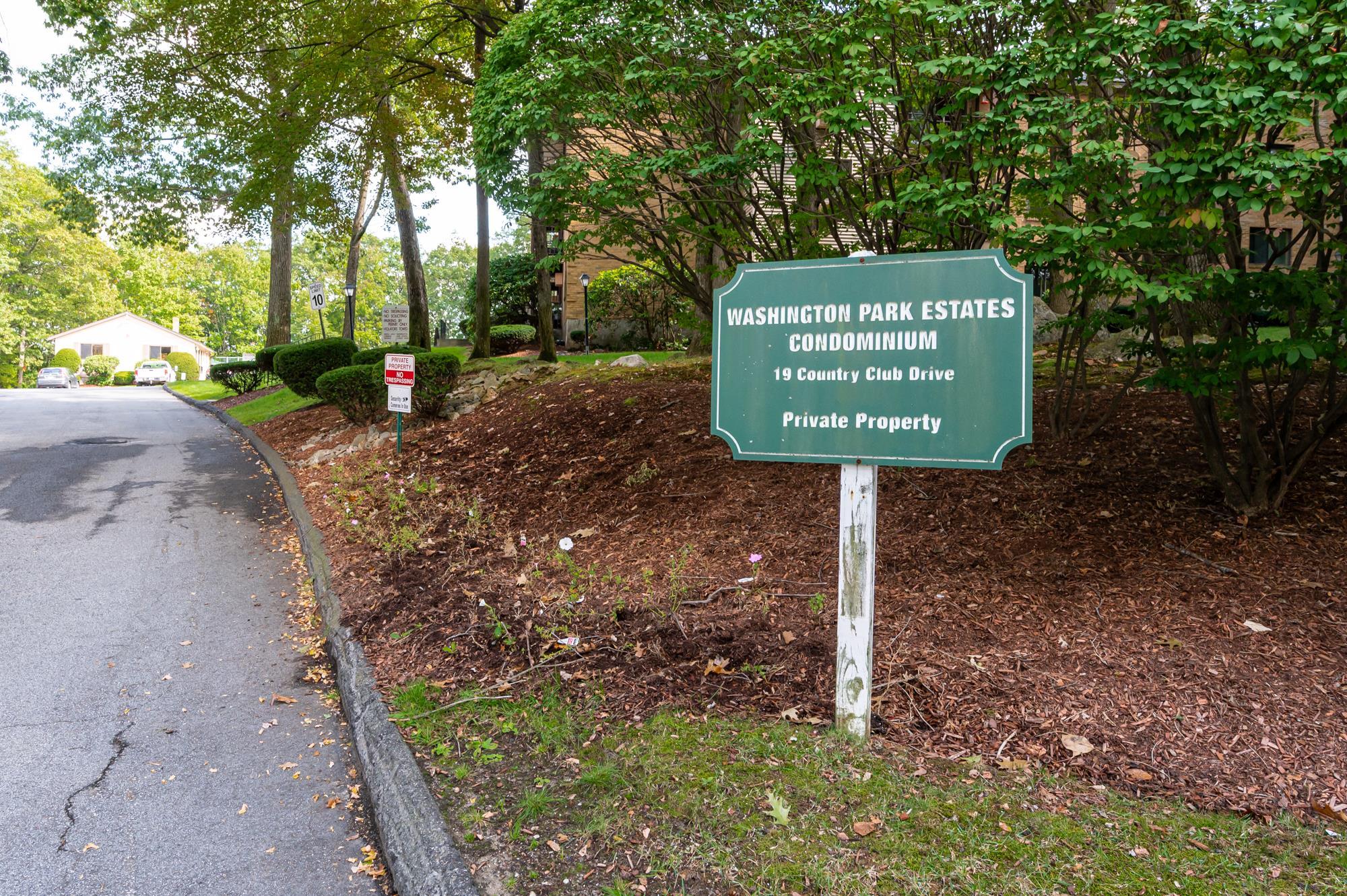 19 Country Club Dr #29, Manchester, NH 03102