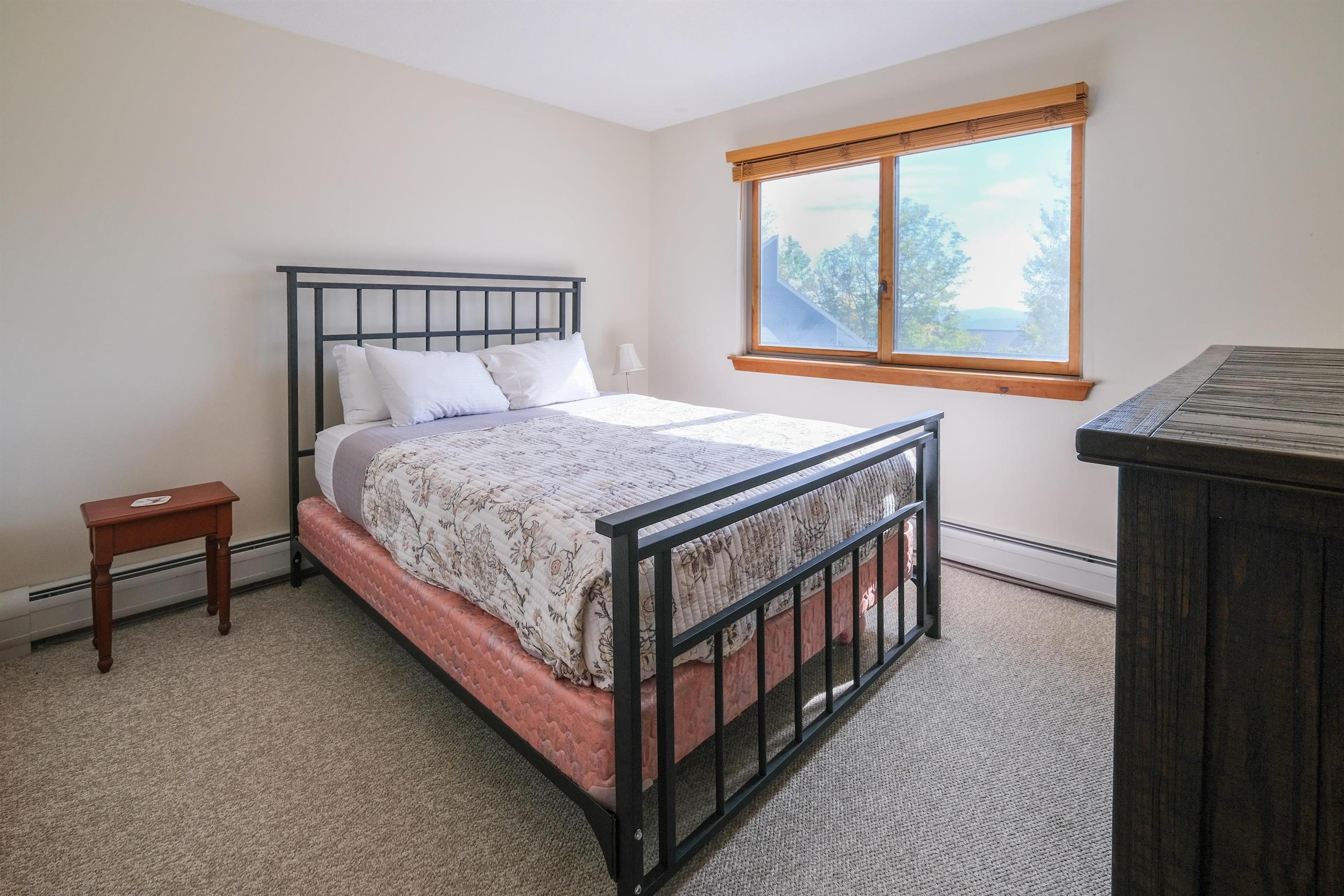 Bedroom 4 with queen bed 24099221