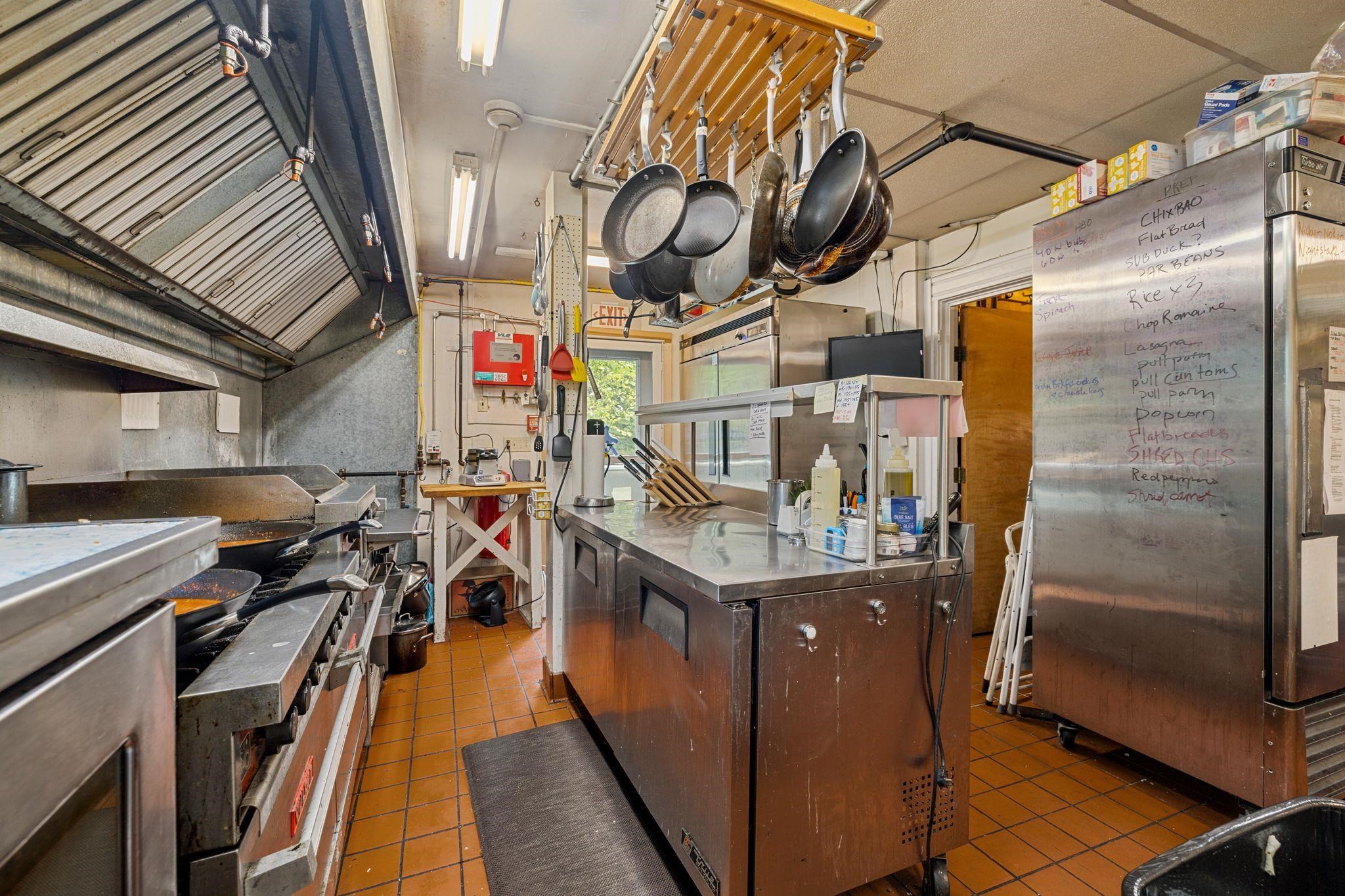 Commercial kitchen 23848682