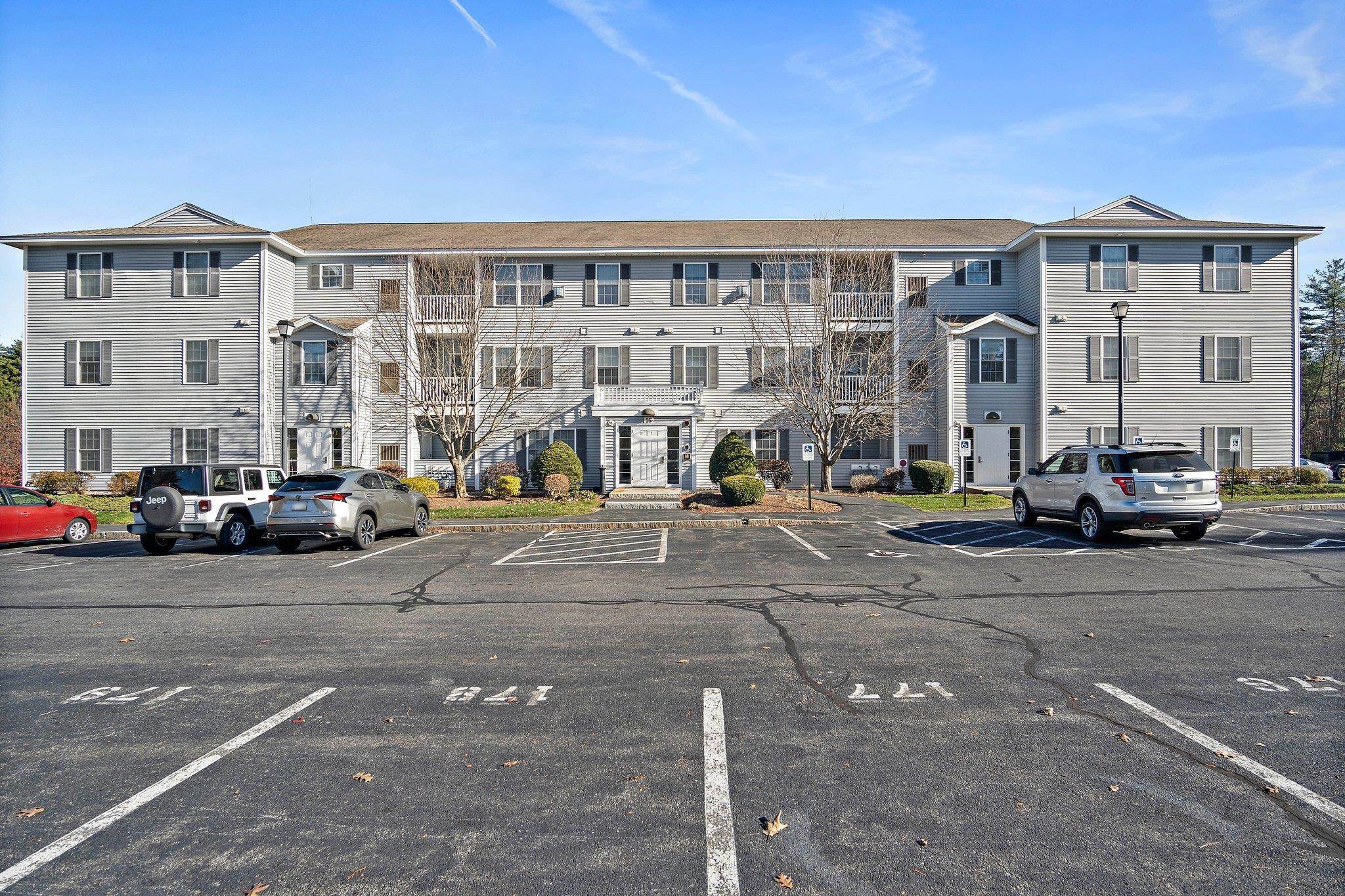 Homes for sale in Londonderry, NH | 16 Crestview Cir #190, Londonderry, NH 03053 | MLS# 5062402