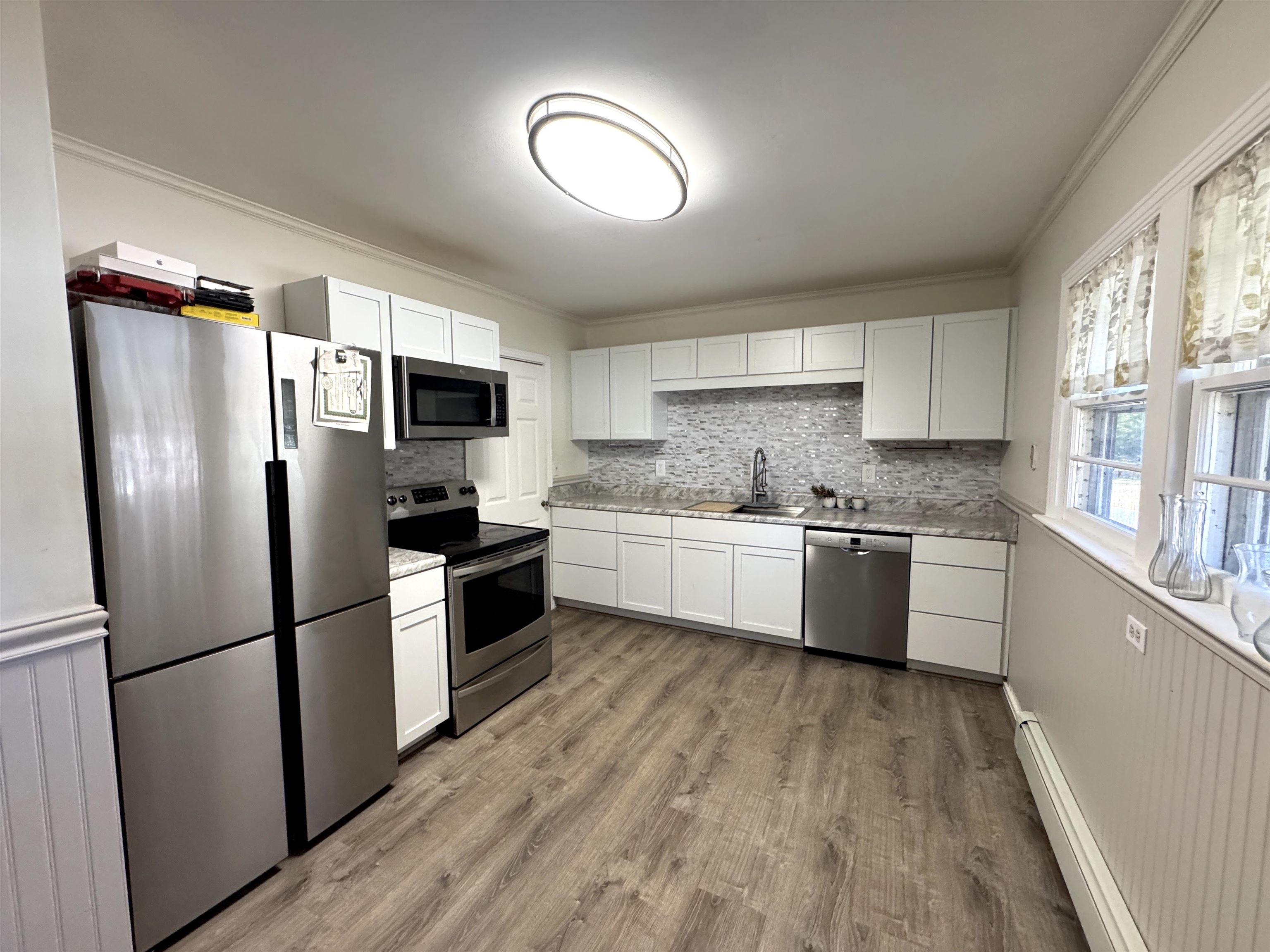 Bright and clean kitchen is ready for you! 24130317