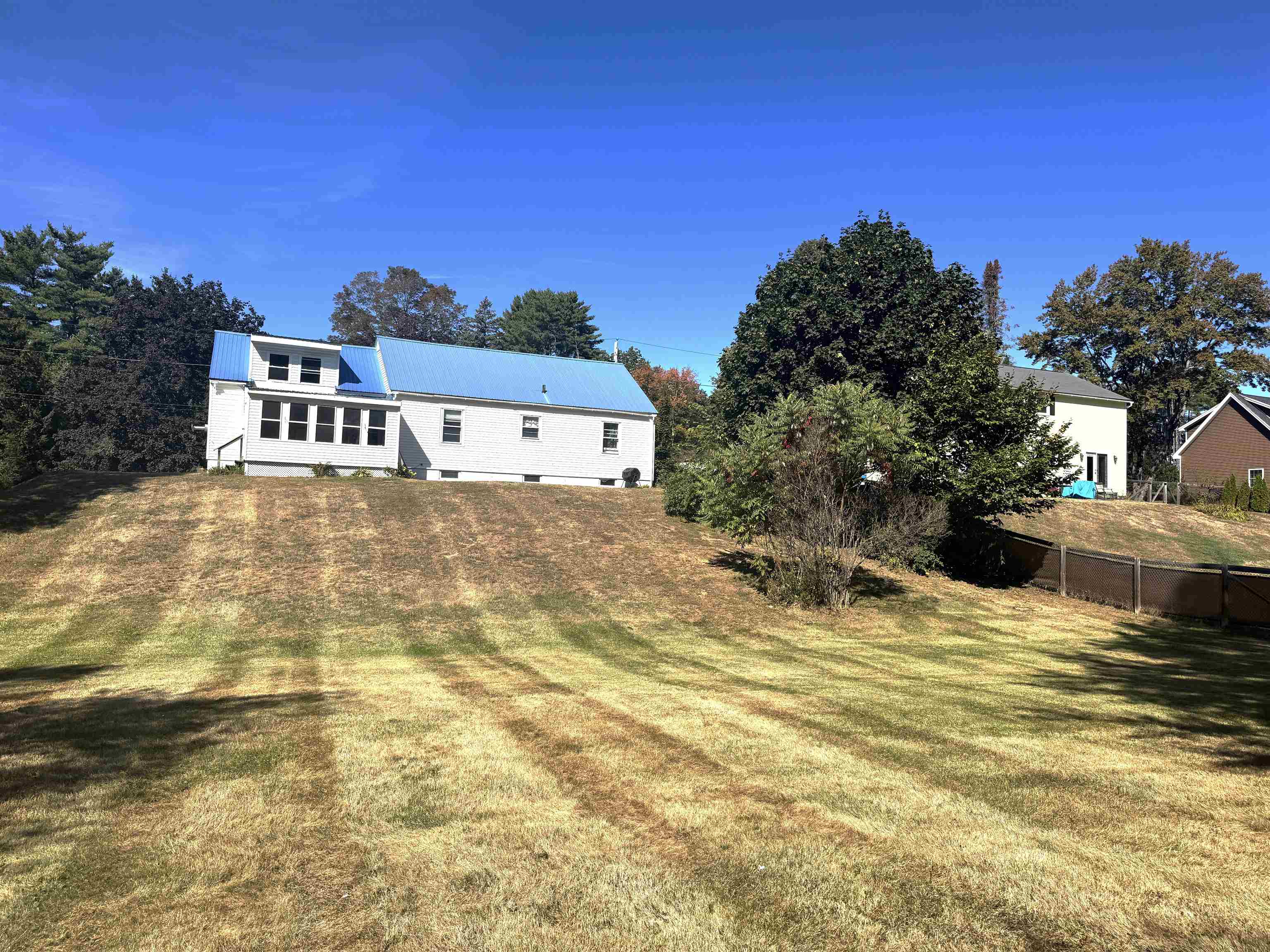 Quick access to major roads/highways, making commutes simple and stress-free 24131839