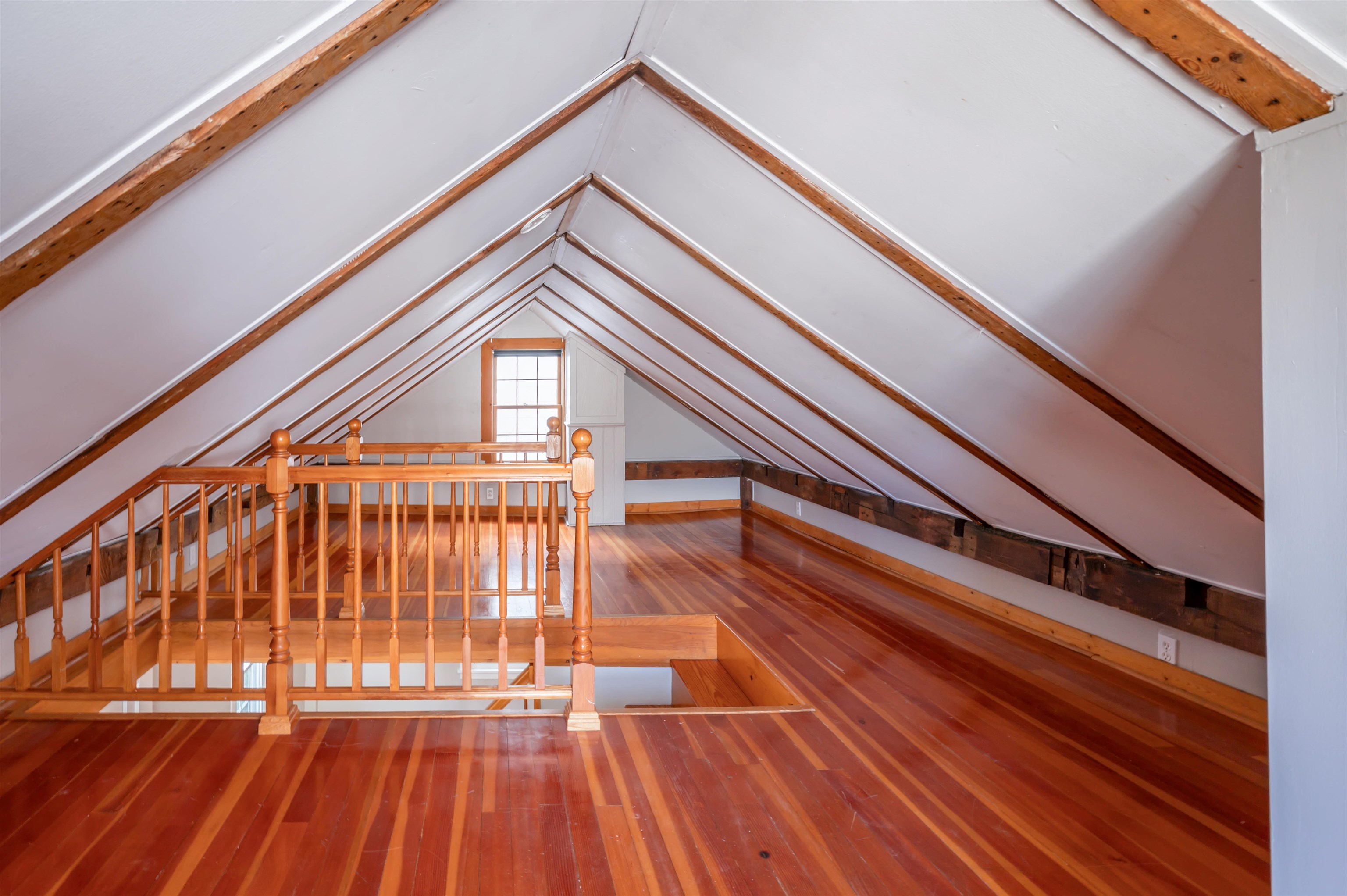 Attic Loft (2nd Bedroom)