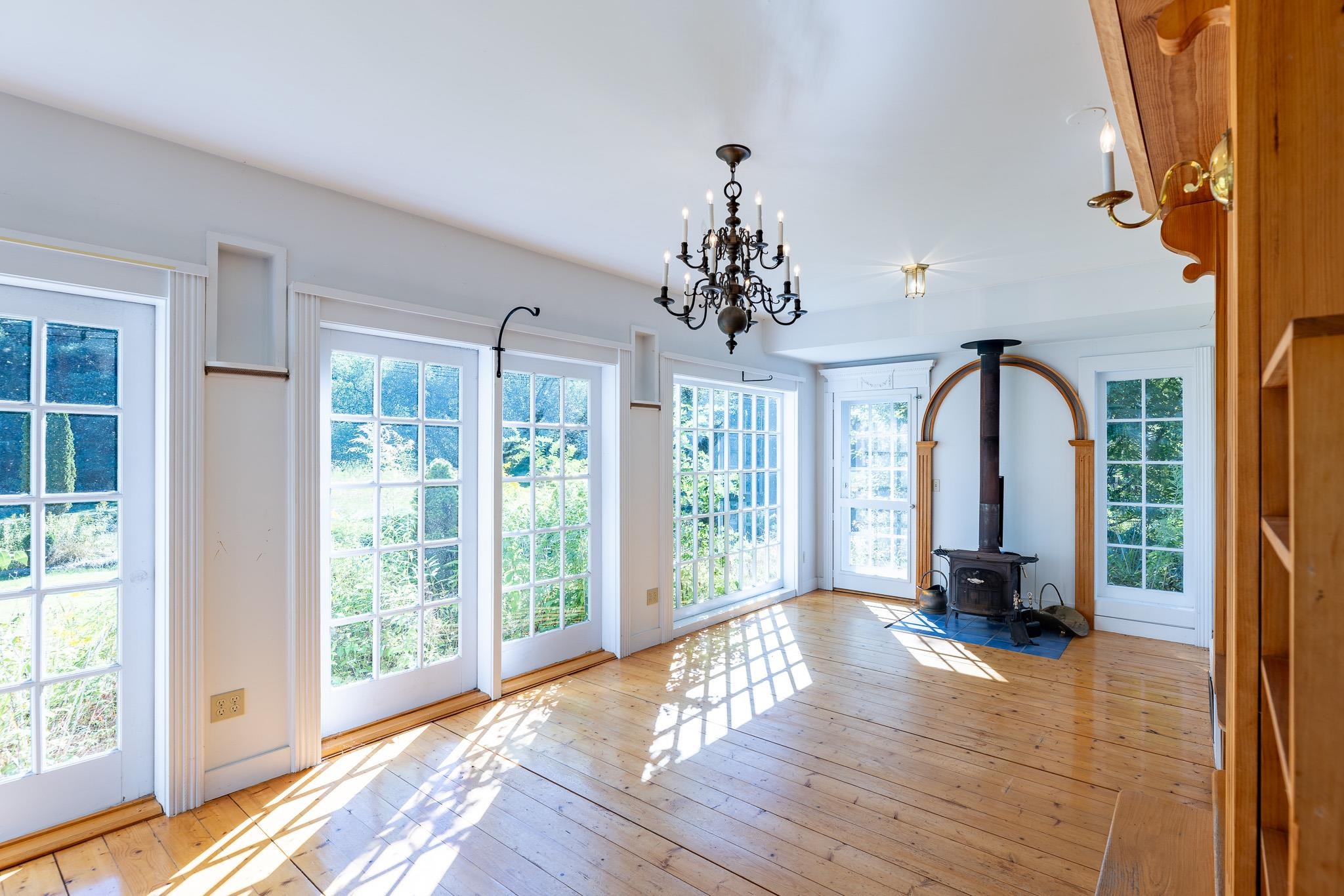 Family room 24152320