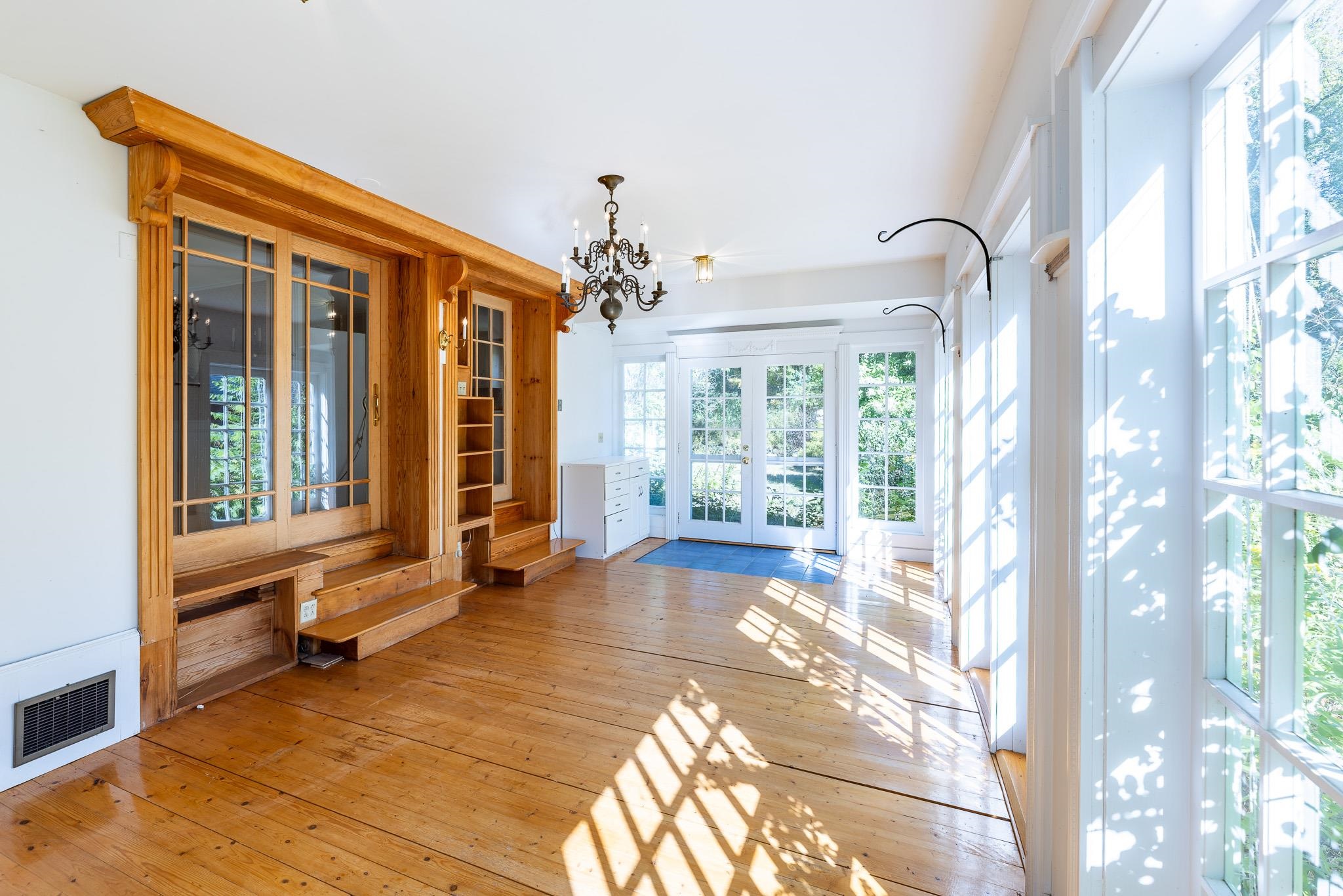 Morning light in the family room 24152327