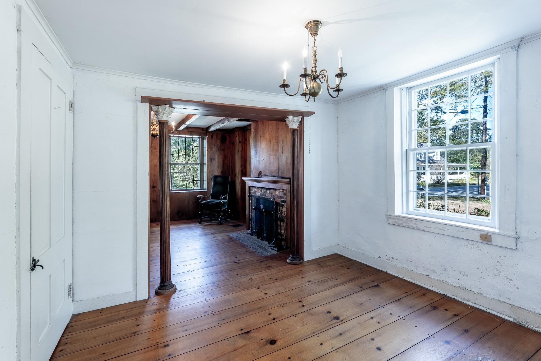 Small study off the parlor 24151986