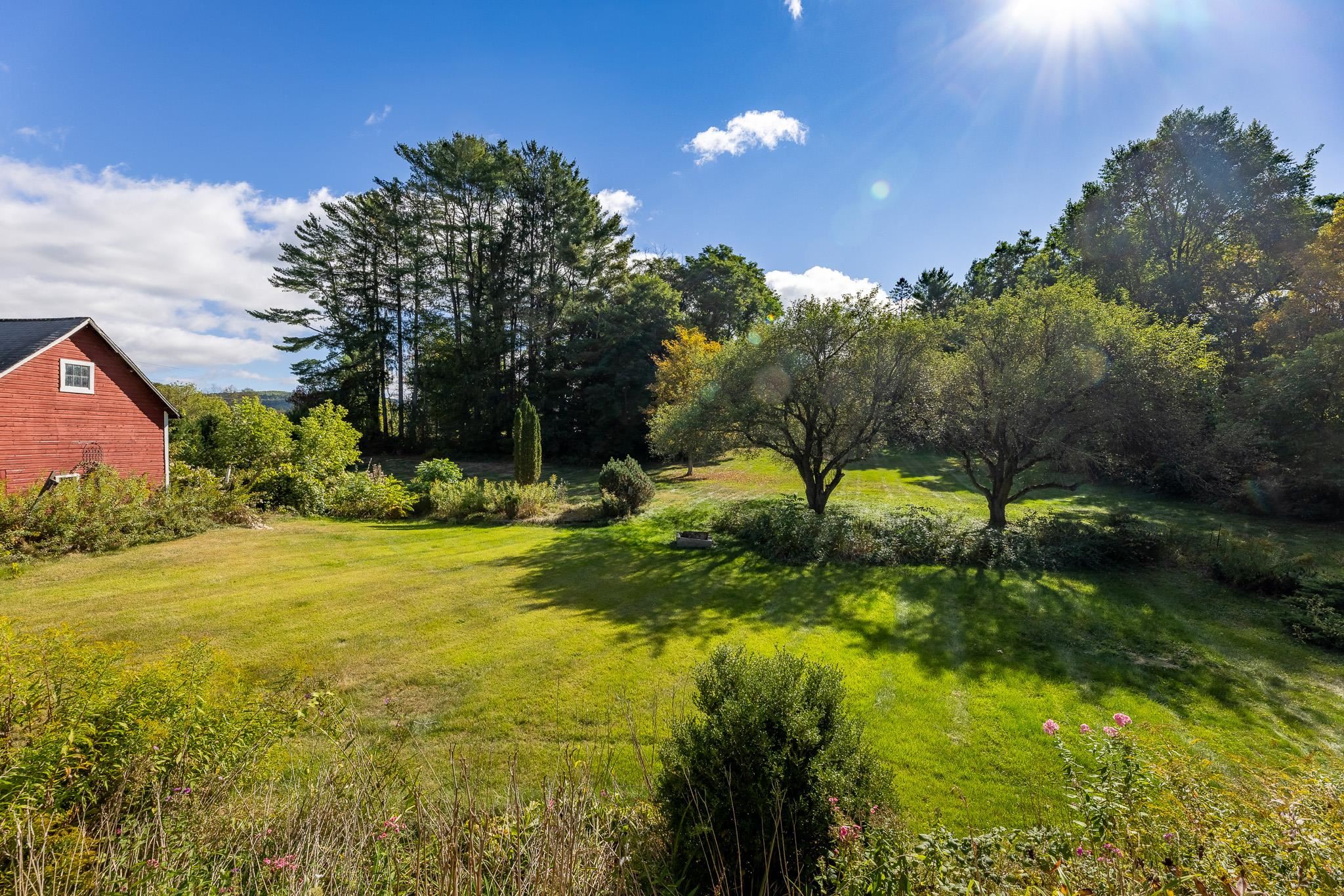 Back yard with barn 24151882