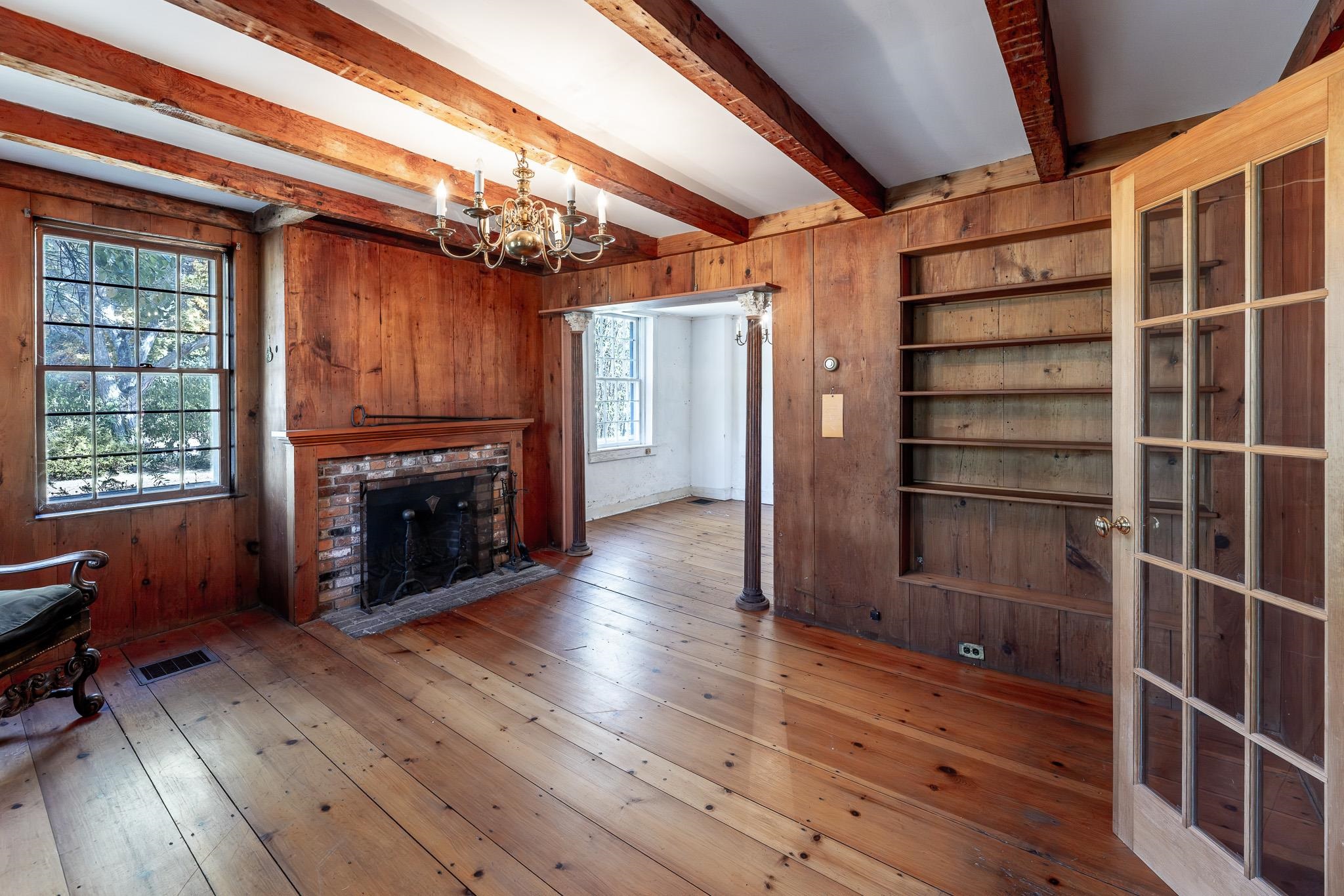 Parlor to study 24151978