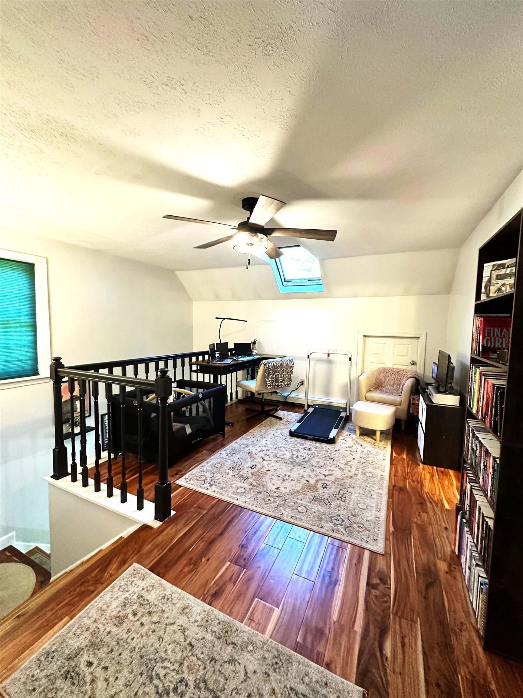 Open sitting area/office space