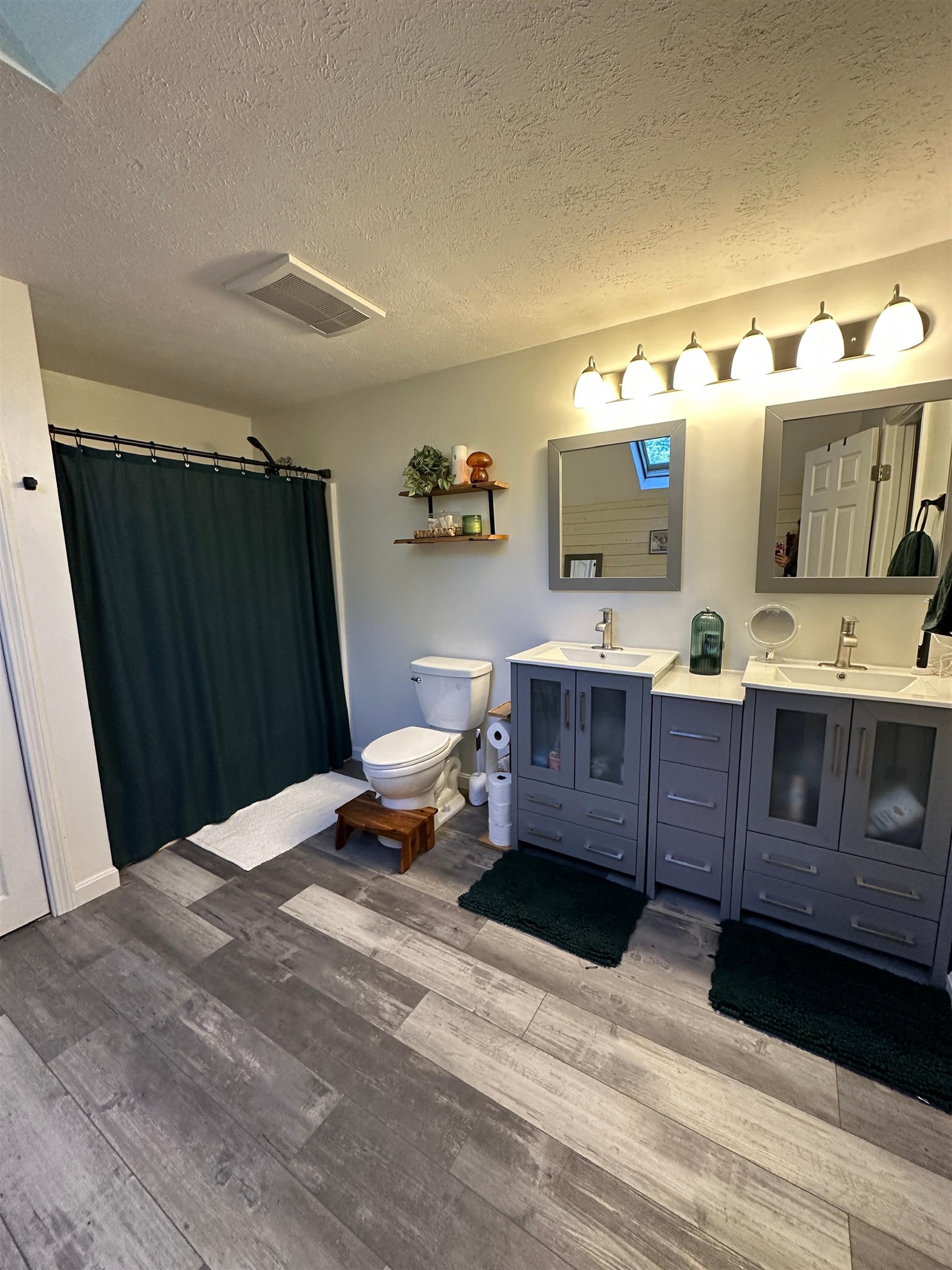 HUGE full bathroom 2nd floor view 2