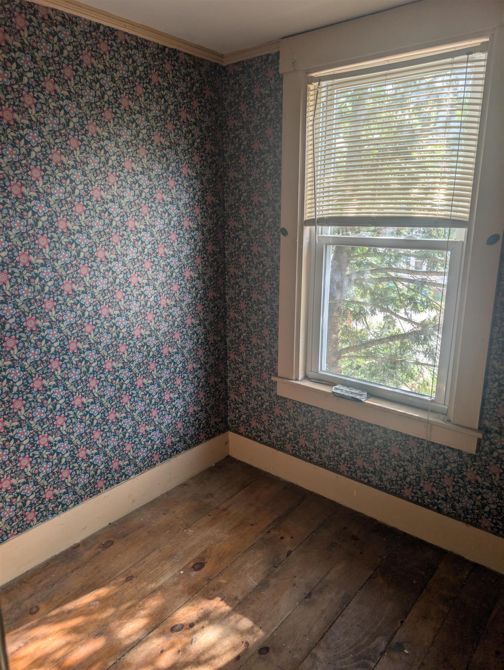 27 Highland St, Rochester, NH 03868