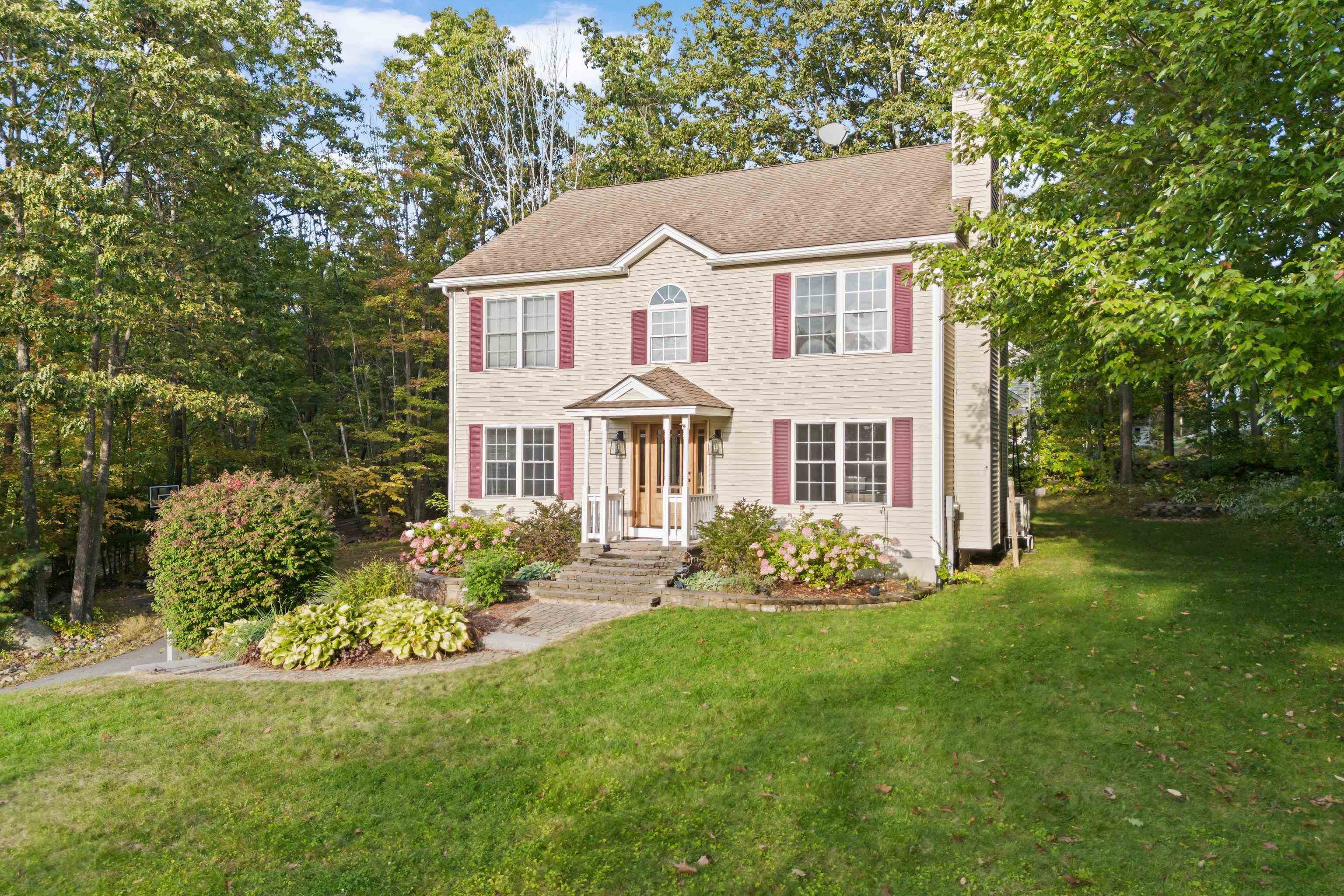Hooksett NH Home for sale $$739,900 $288 per sq.ft.