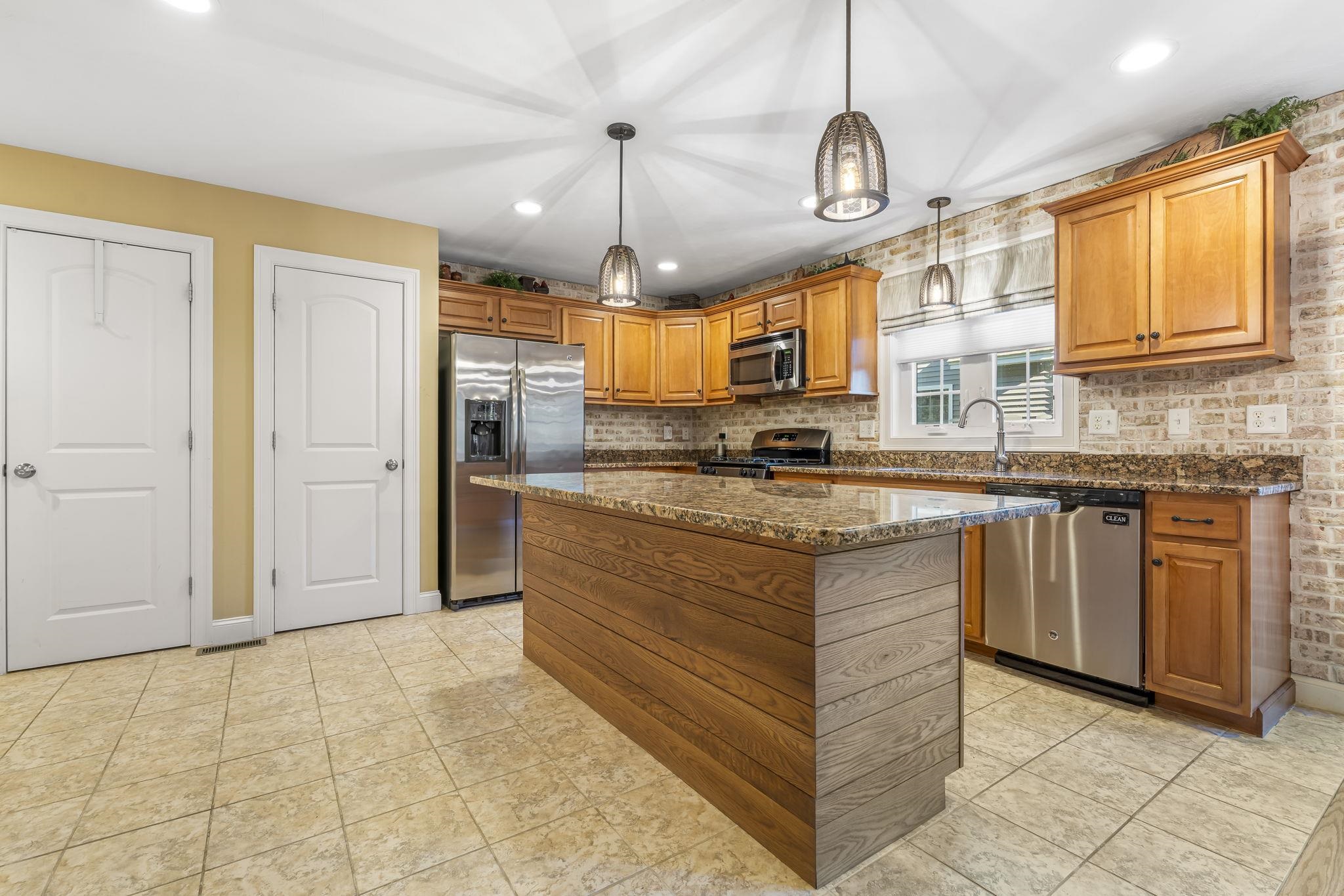 Homes for sale in Salem, NH | 2 Renaissance Cir, Salem, NH 03079 | MLS# 5063639