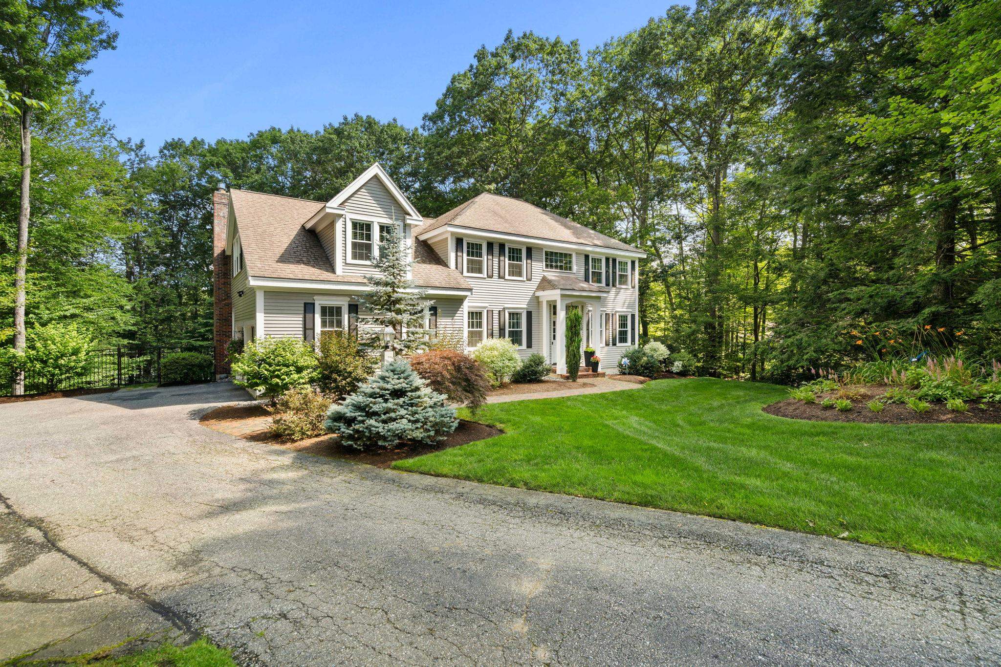 9 Cherry Ln, Bedford, NH 03110