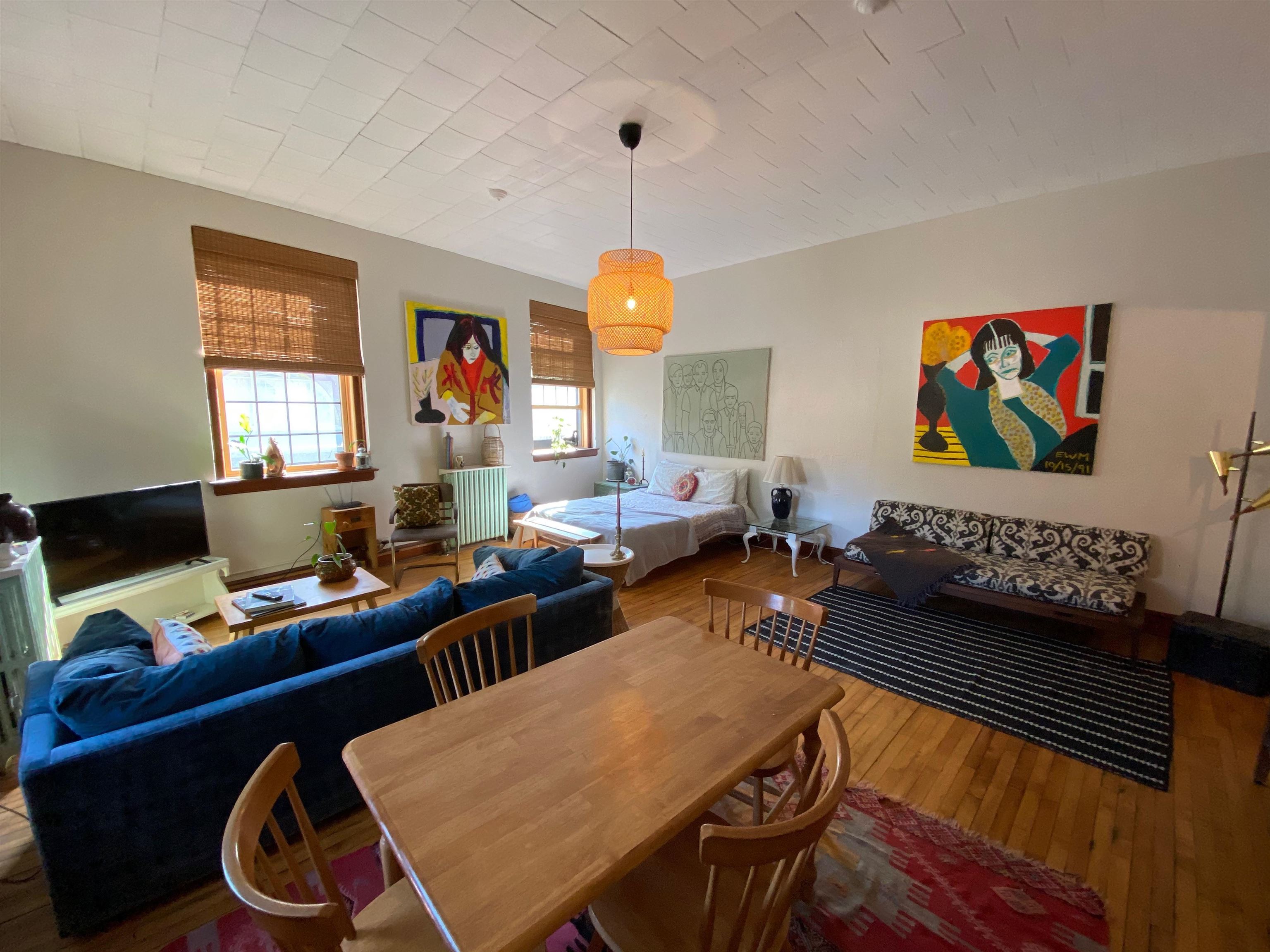 Spacious studio airbnb 1 of 3