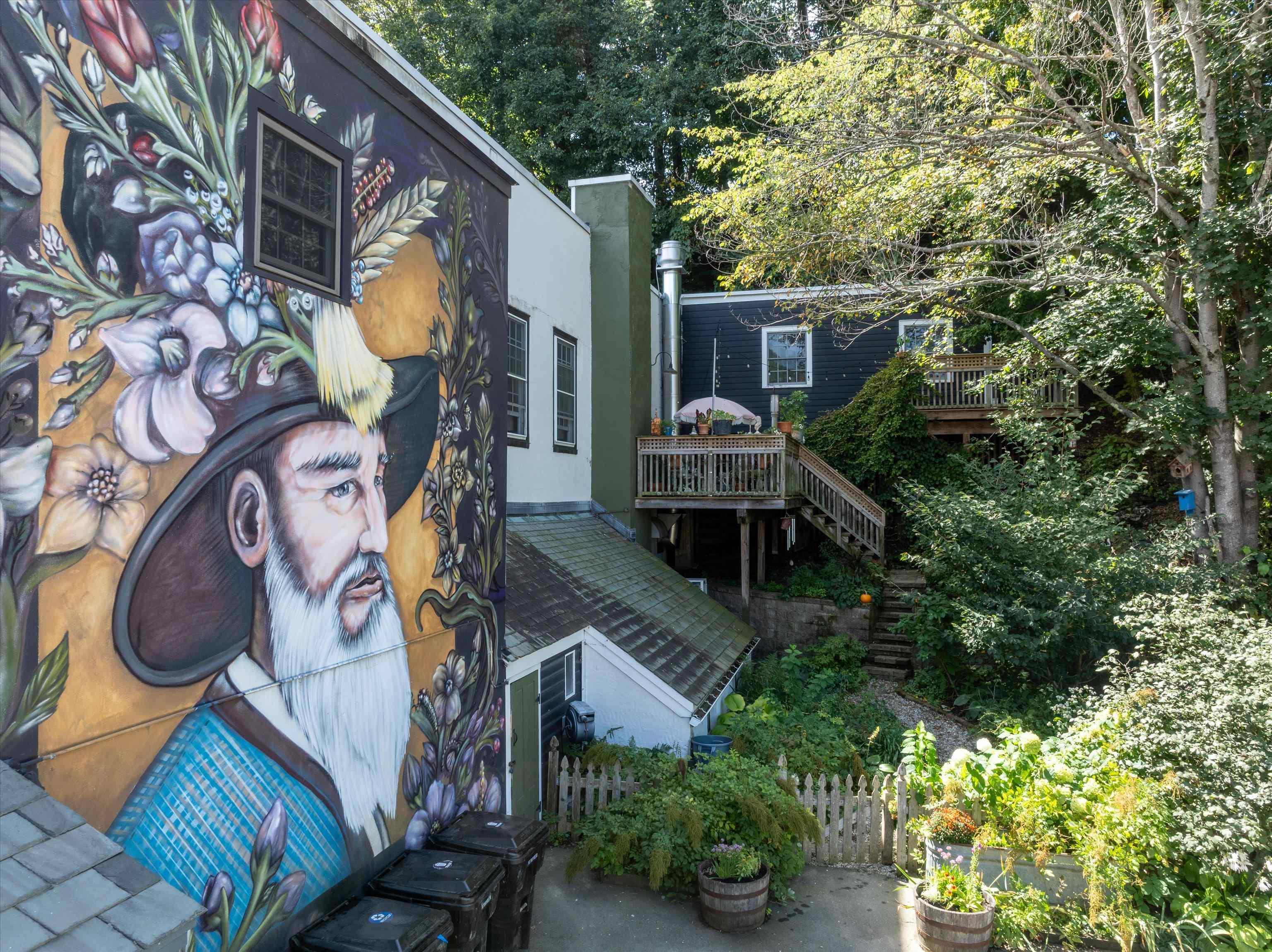 Garden entrance to the 2nd floor apartment