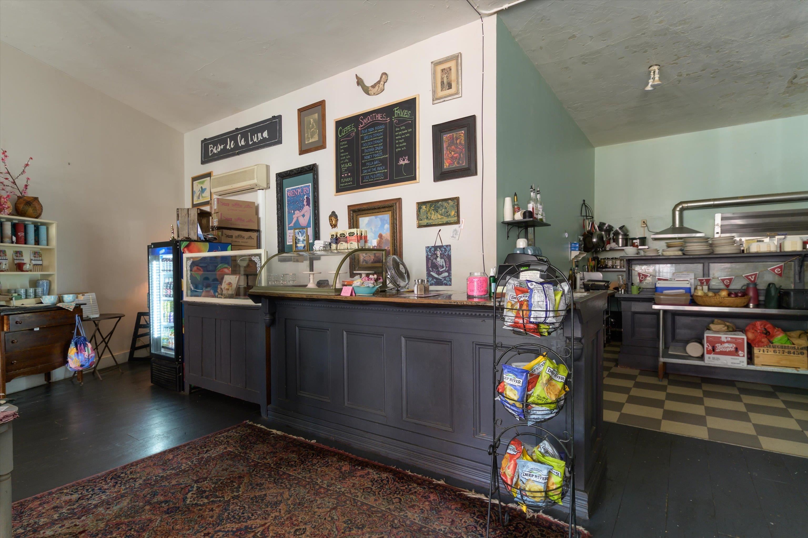 Moon Dog Cafe with it