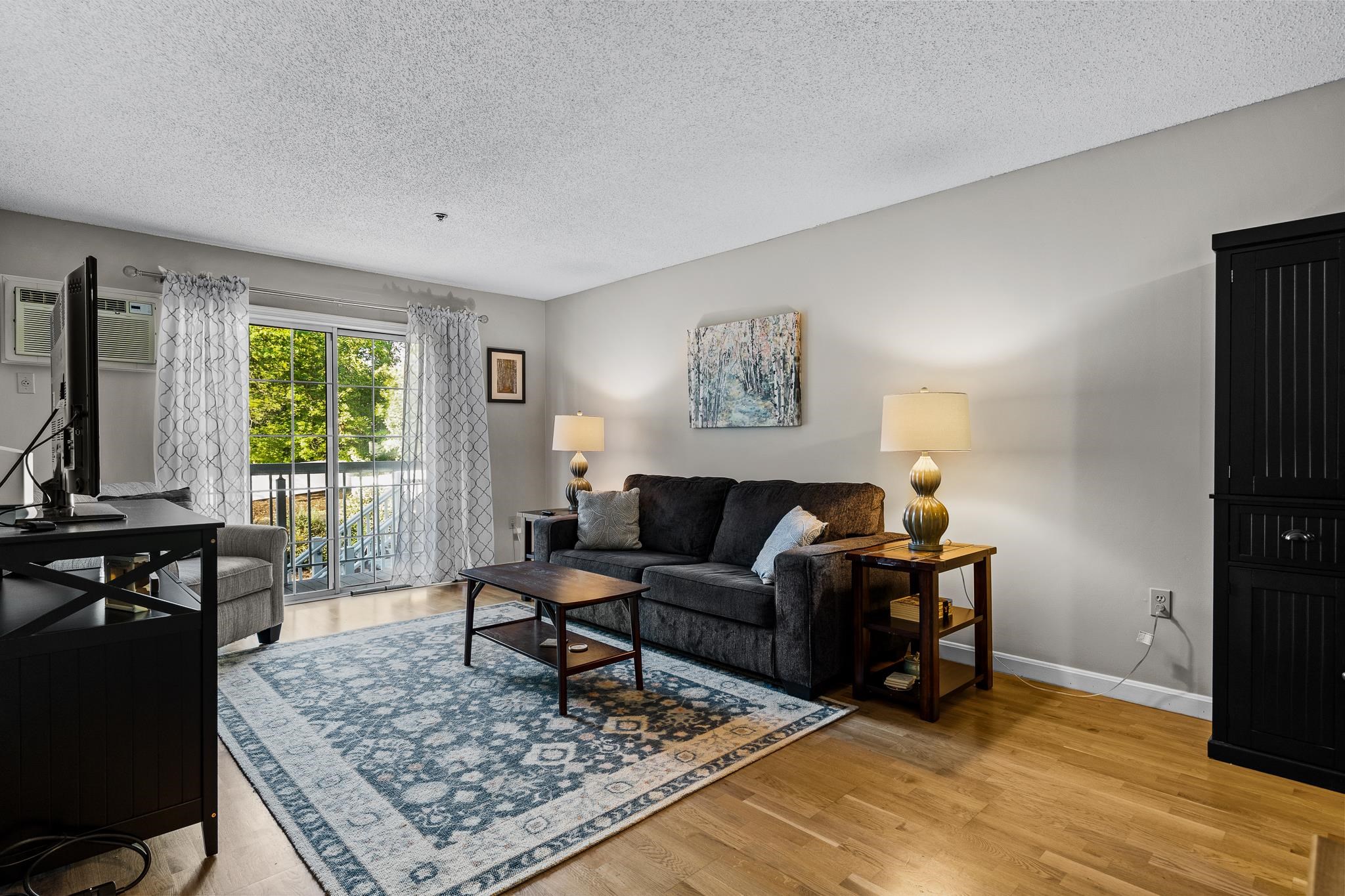 490 River Rd, Manchester, NH 03104