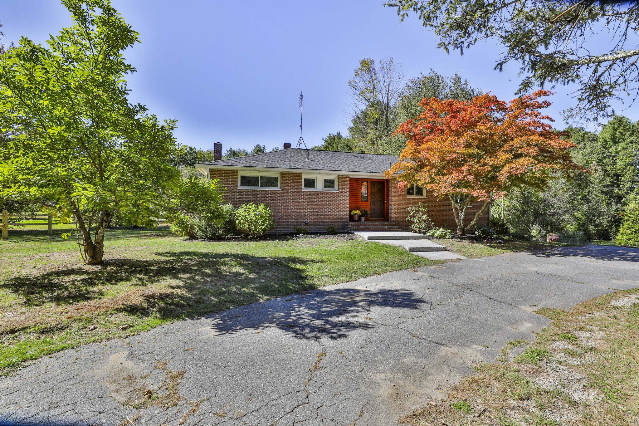 MLS 5063998: 123 Musquash Road, Hudson NH