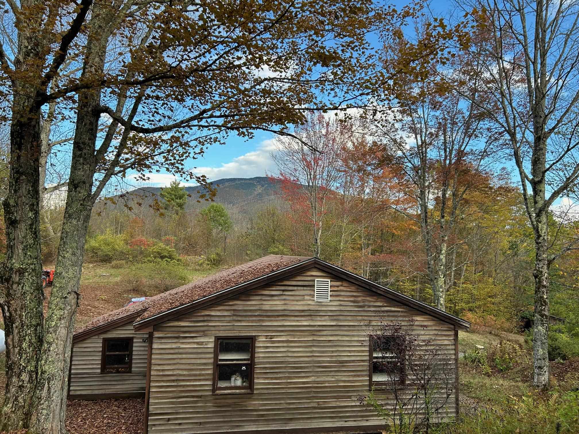 Rear of garage 24200751