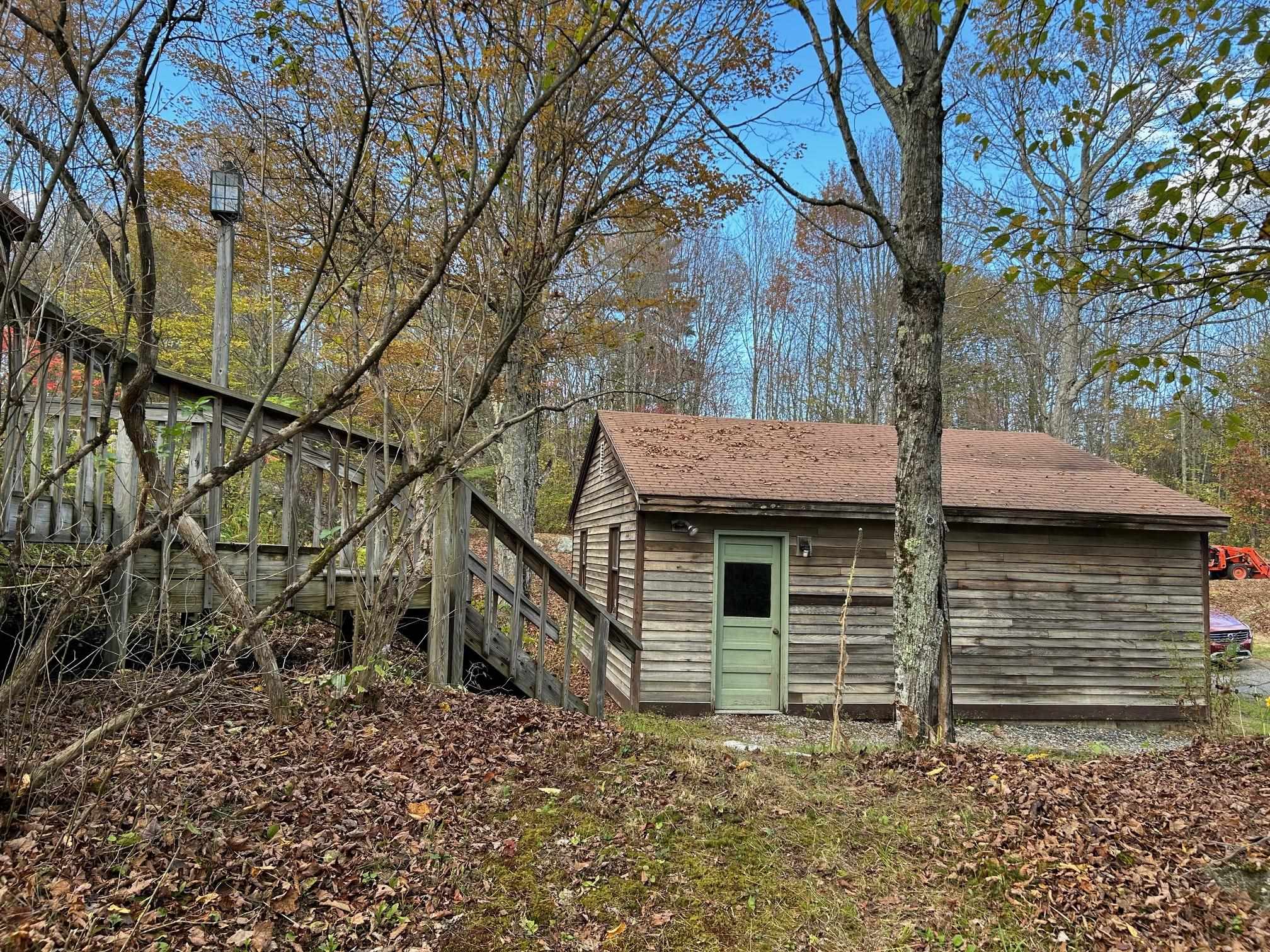 Garage to house 24201145