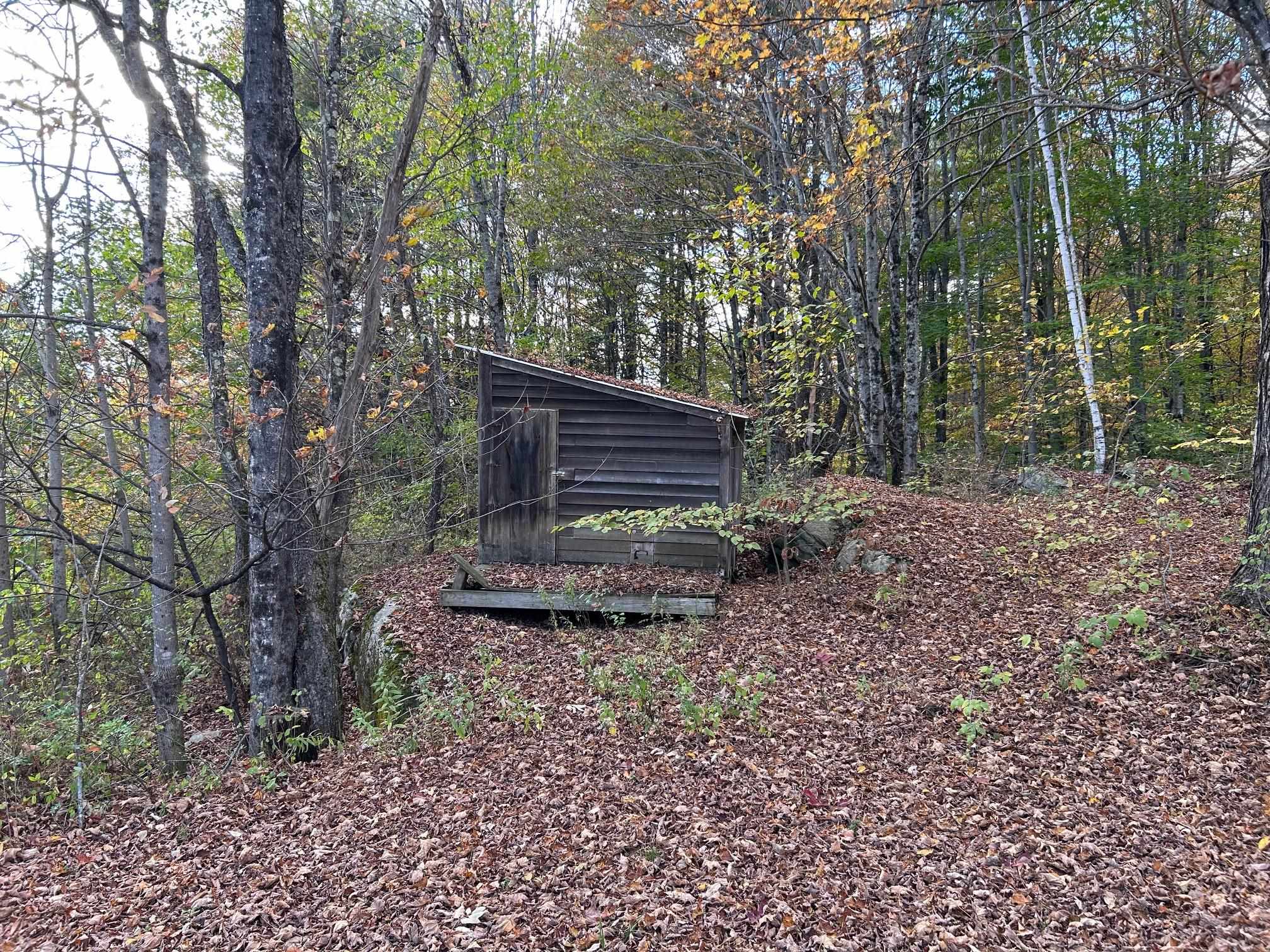 Hen house or garden shed 24200774