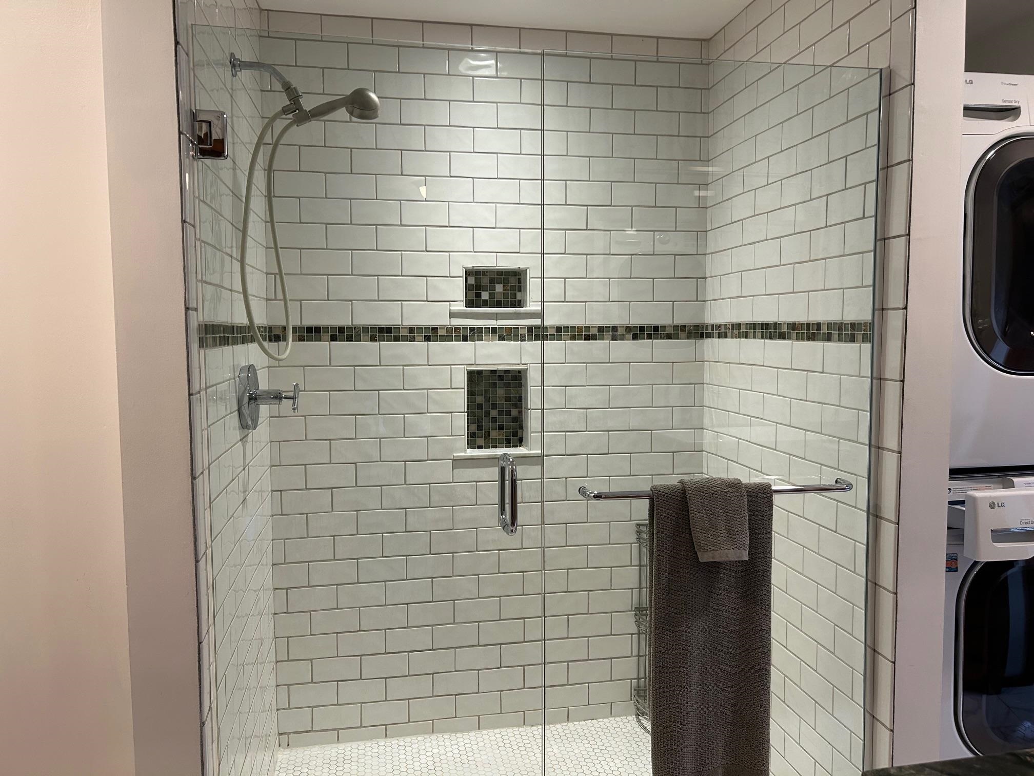 Lovely tile shower 24200974