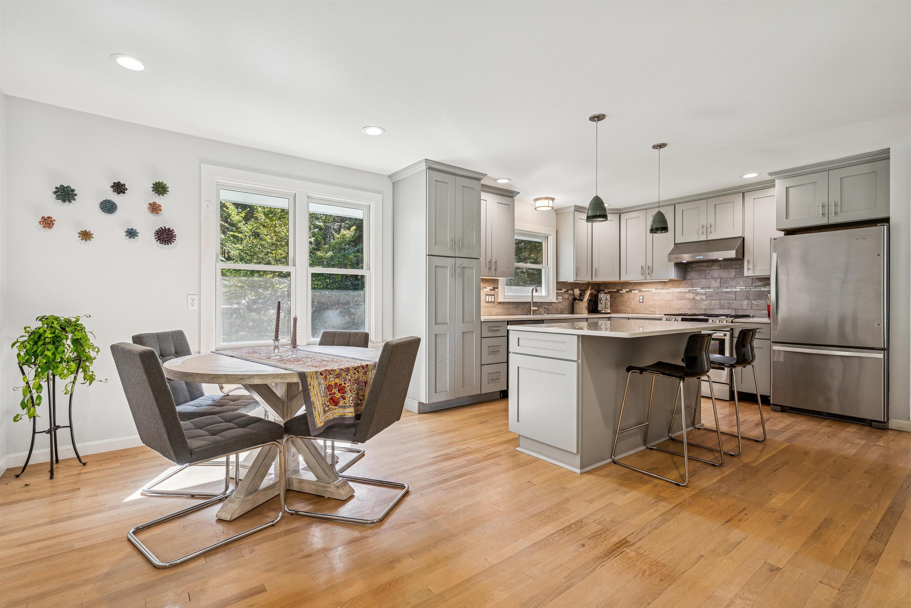 Lovely Eat-in Kitchen with Quartz counters
